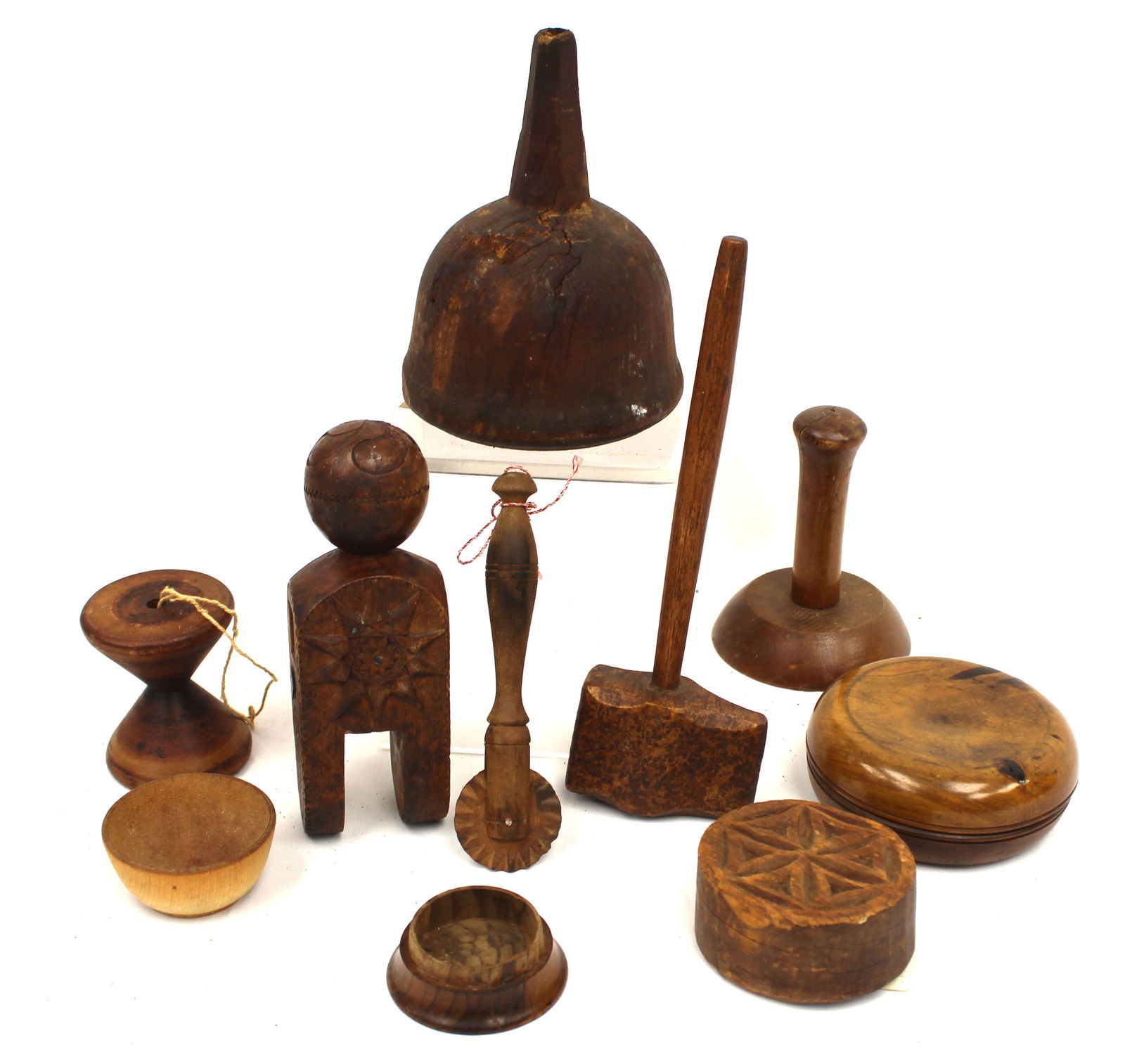Lot of antique treen incl funnel, pie crimper, boxes, burl mallet, butter stamps, etc. - 1" - 9" (1 of 7)