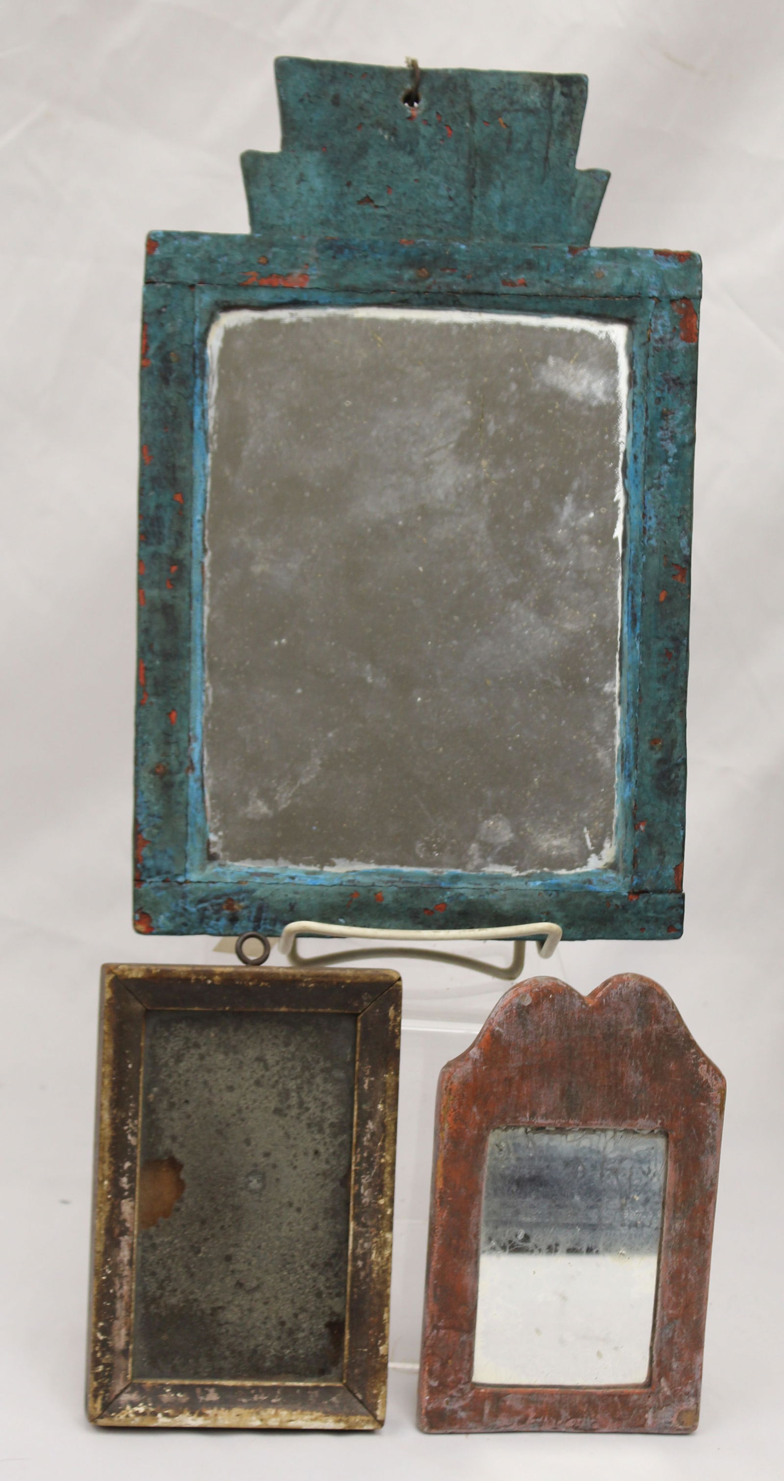 Lot of 3 wooden framed courting mirrors - 1 in blue - 6"x4", 6 1/4"x3 3/4" & 12"x7 1/2": Lot of 3 wooden framed courting mirrors - 1 in blue - 6"x4", 6 1/4"x3 3/4" & 12"x7 1/2"