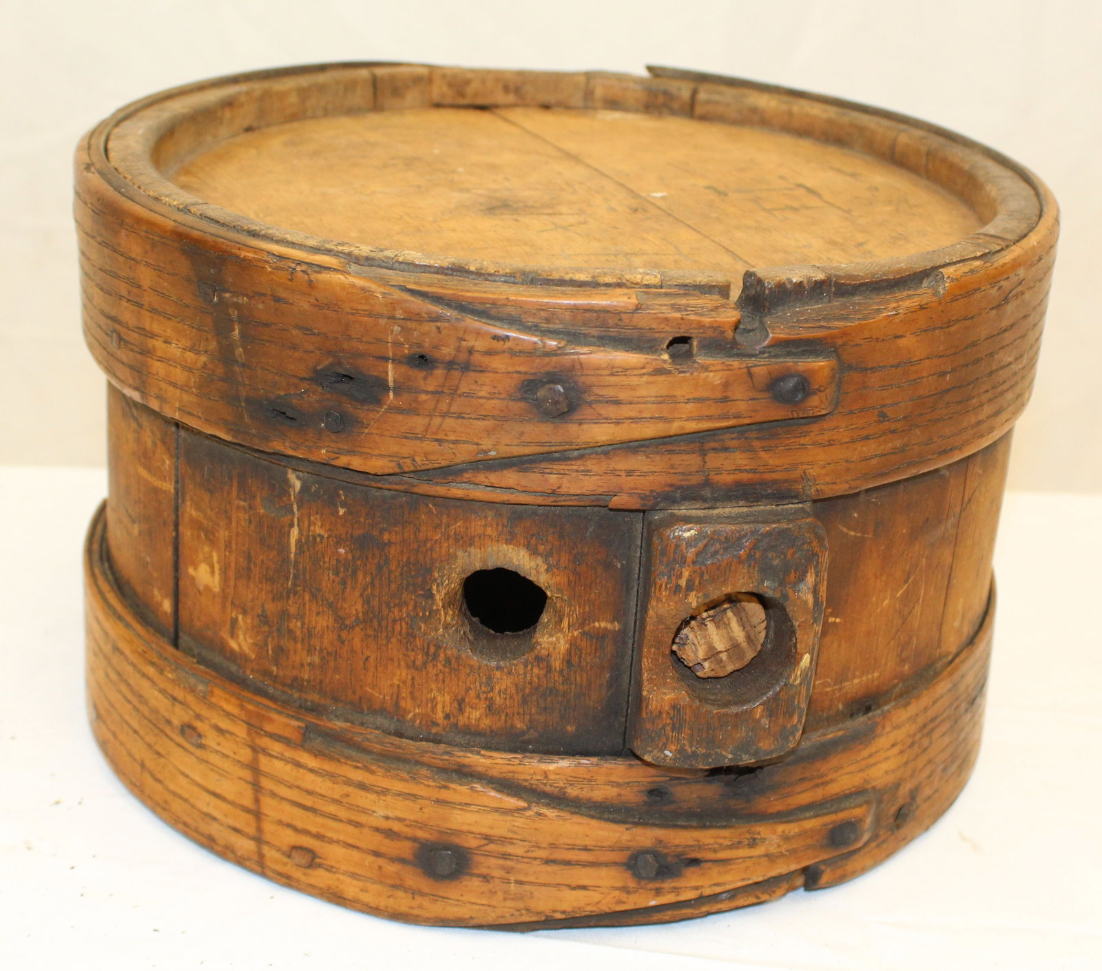 Antique round wooden canteen - 6 1/2"x10" diam: Antique round wooden canteen - 6 1/2"x10" diam