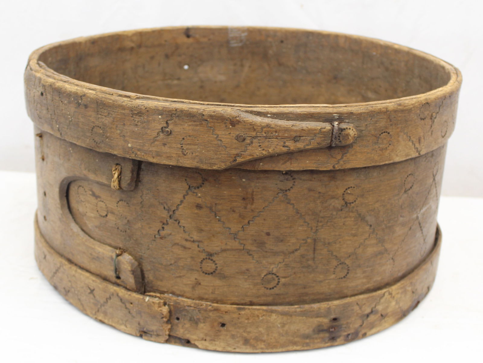 Early wooden measure w scratch decoration - 9 1/2" x 19" diam (1 of 5)