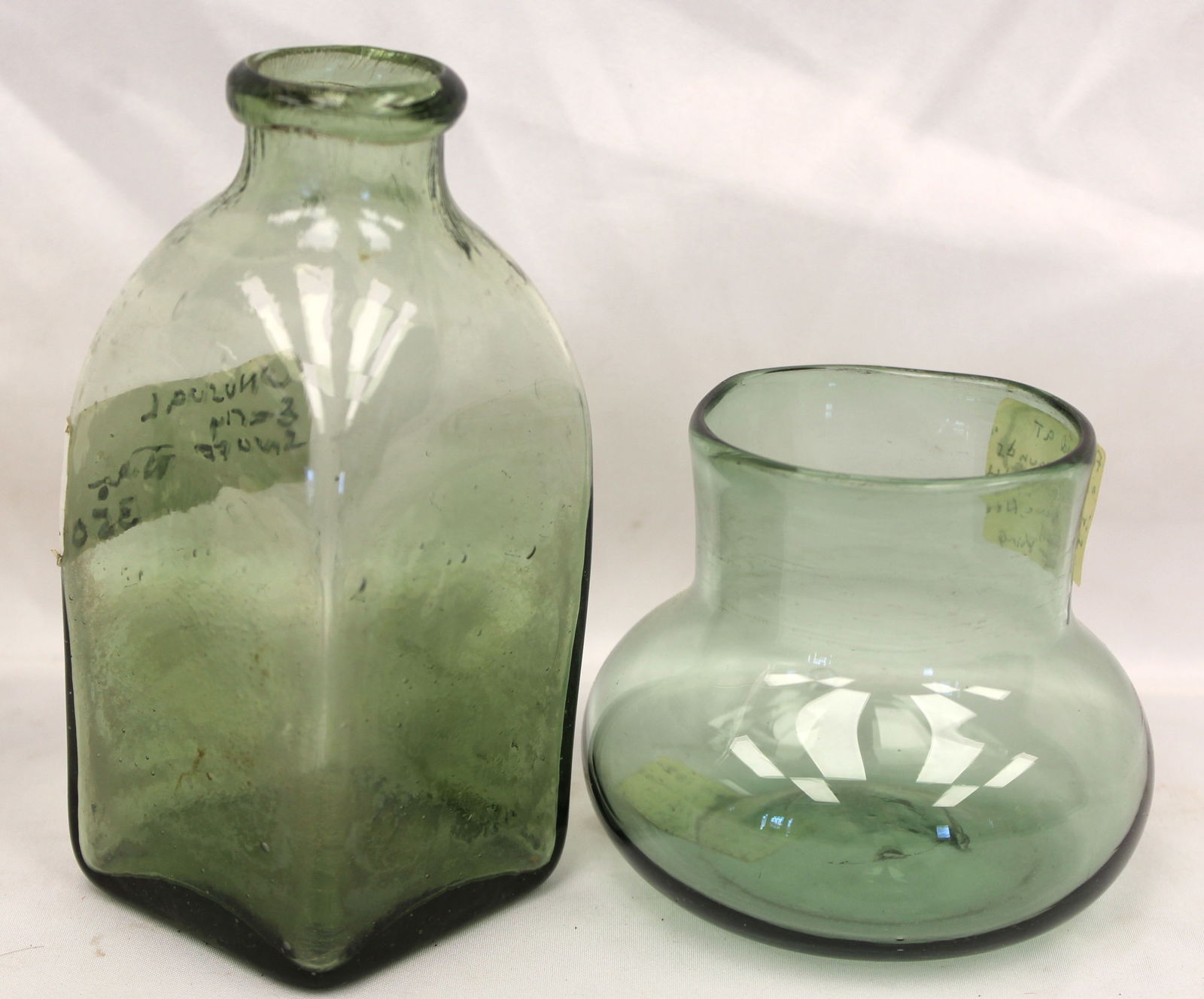 Lot of 2 early green glass jars - 3" & 5" tall (1 of 6)
