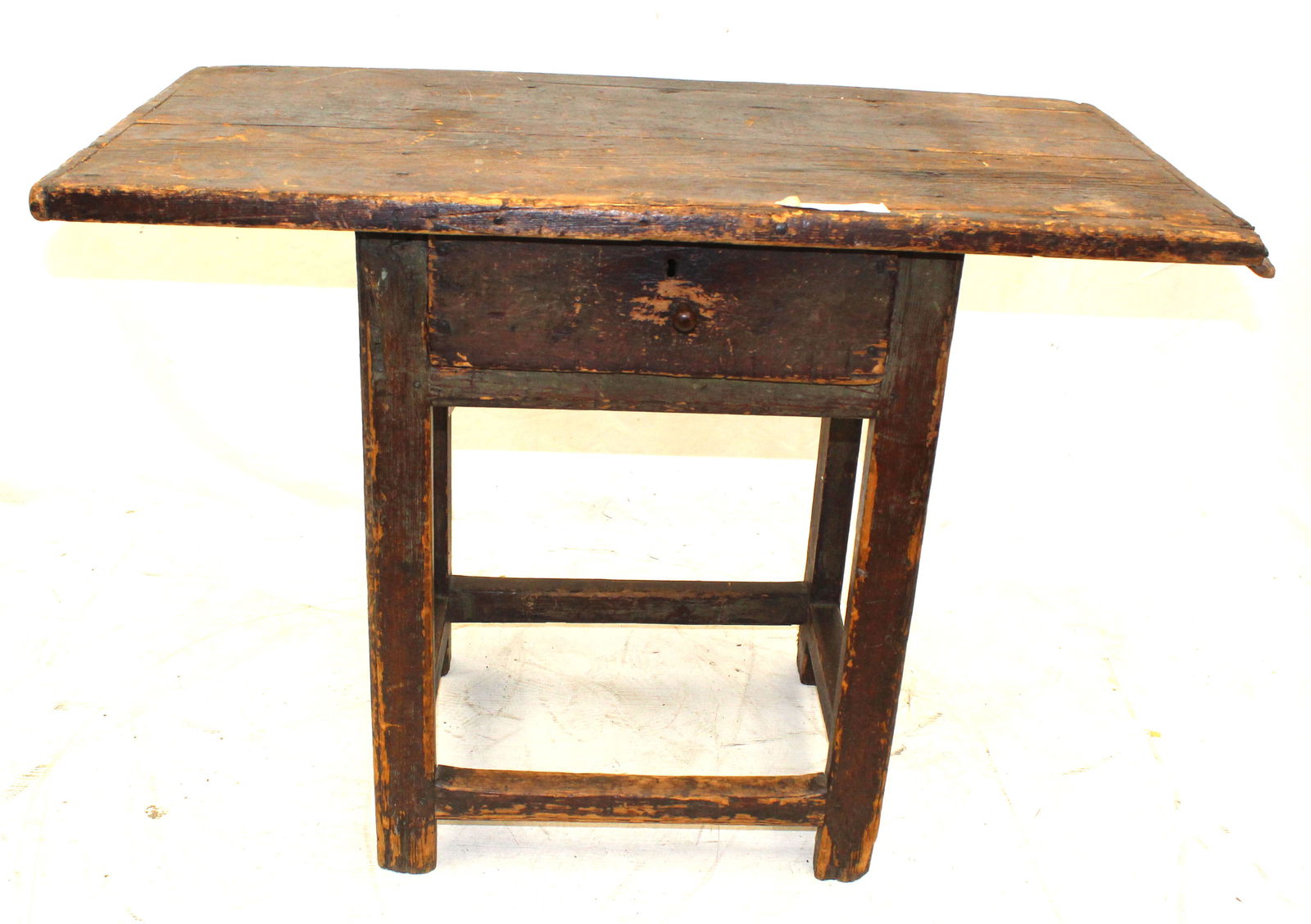 Early American 1 dr pine tap table on stretcher base - deaccessioned by Colonial Williamsburg in (1 of 11)