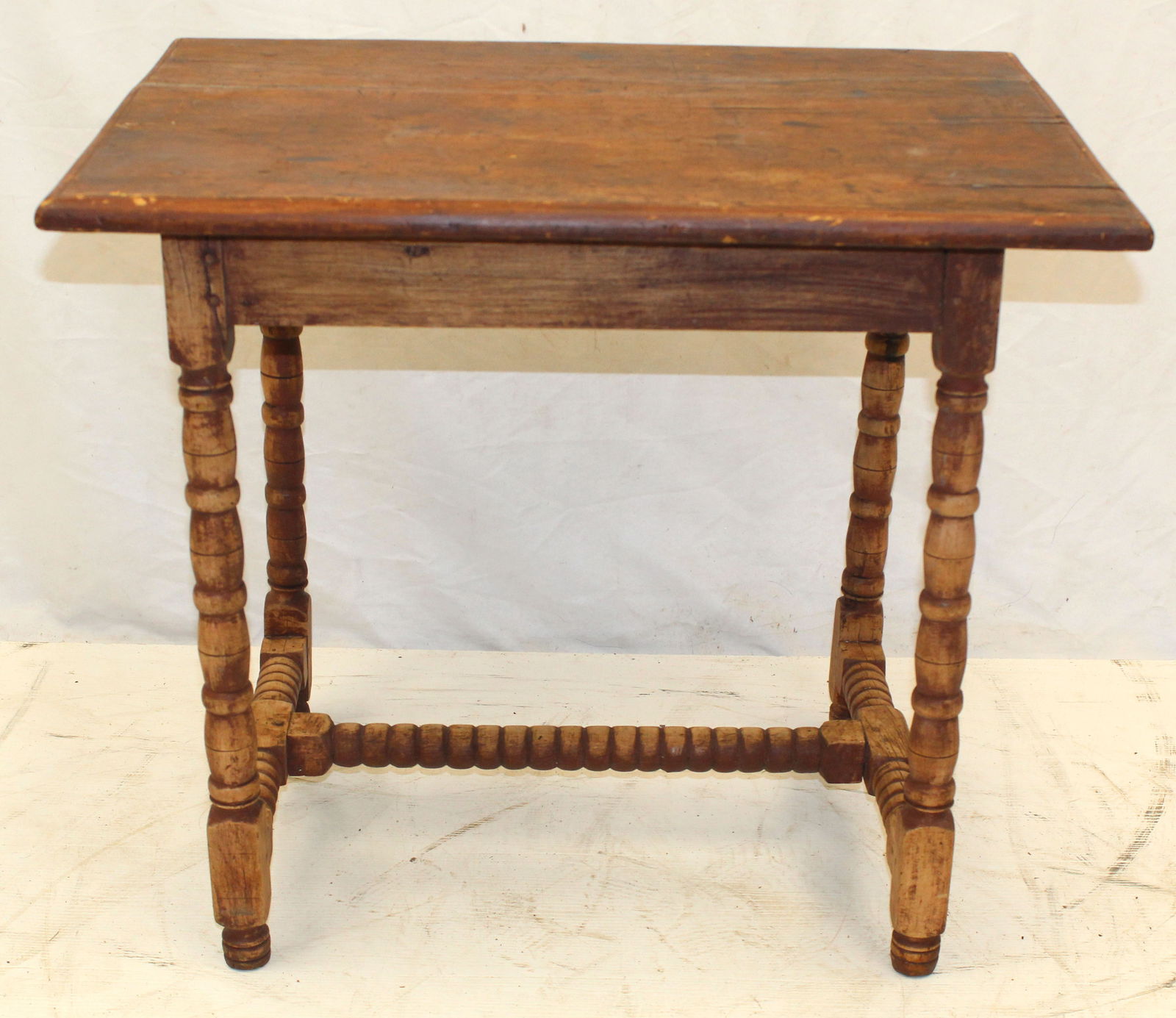 18thC tavern table w medial stretcher - 25 1/2" tall x 28 1/2"x 20 3/4": 18thC tavern table w medial stretcher - 25 1/2" tall x 28 1/2"x 20 3/4"