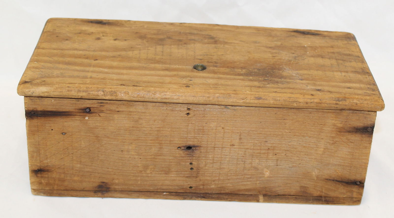 18thC lift top valuables in old surface - 4 1/4" tall x 11 3/4" wide x 5 1/2" deep: 18thC lift top valuables in old surface - 4 1/4" tall x 11 3/4" wide x 5 1/2" deep