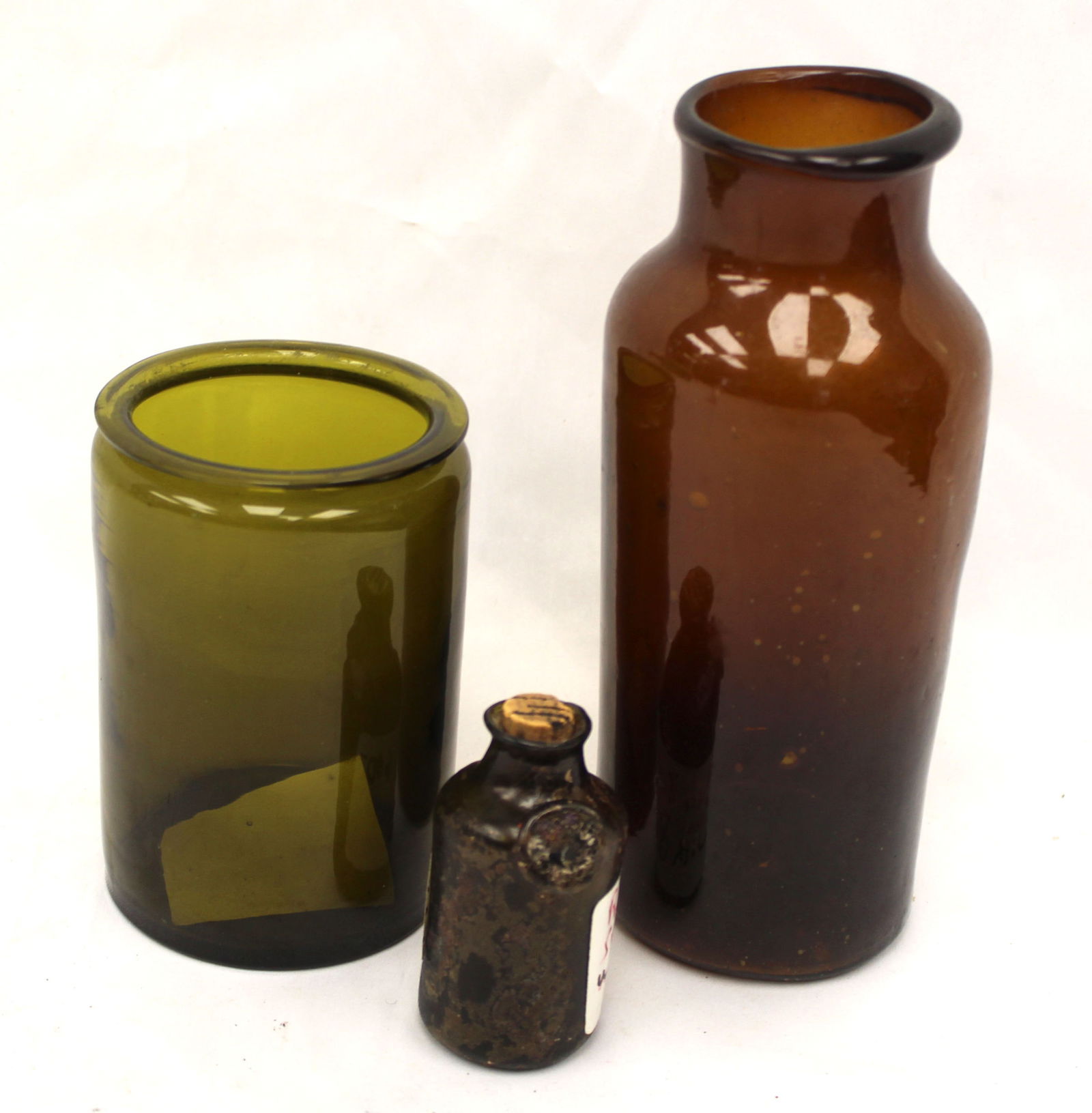 Lot of 3 early glass jars in green & amber - 3", 5" & 8" tall: Lot of 3 early glass jars in green & amber - 3", 5" & 8" tall