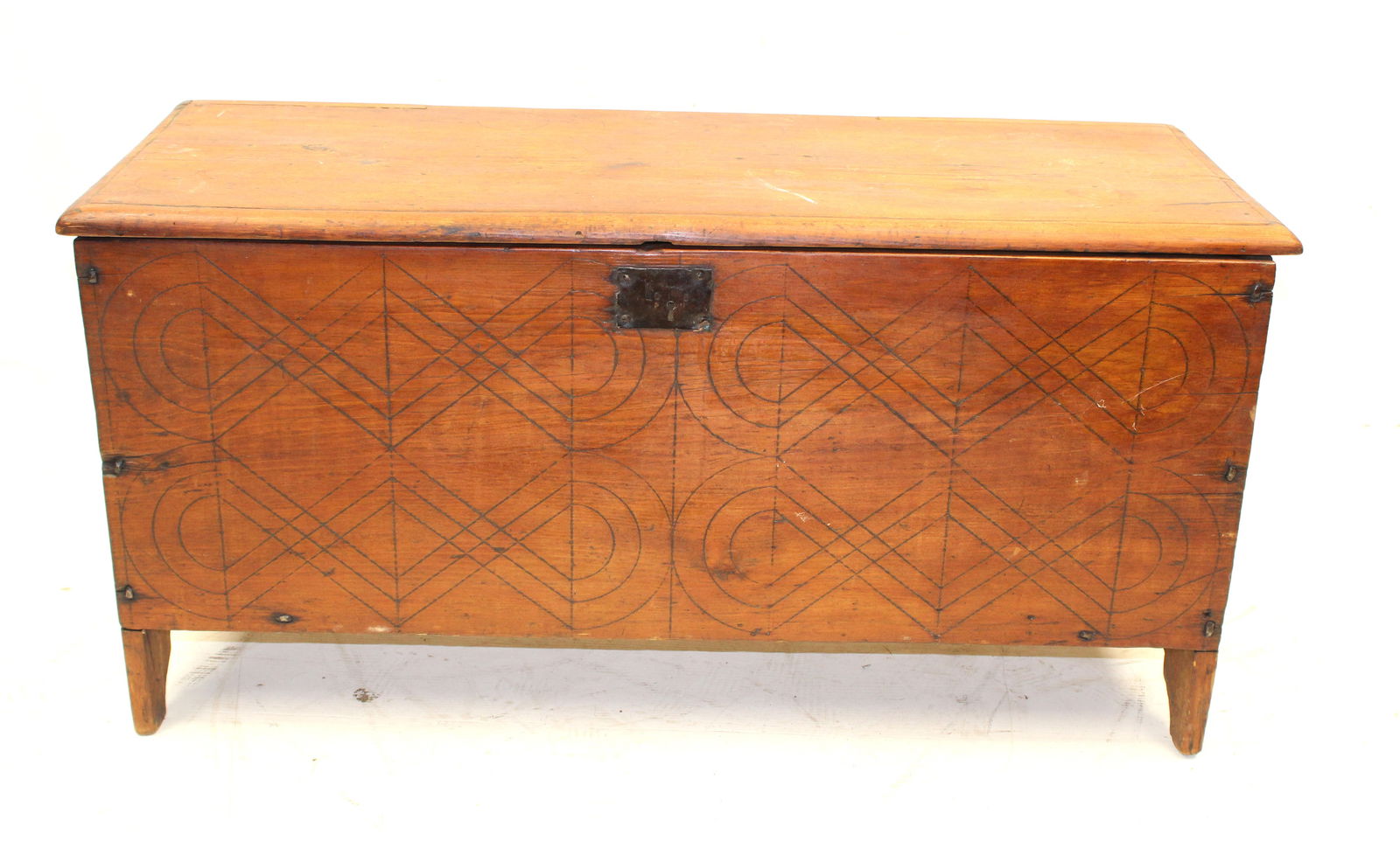 18thC blanket box w scratch dec - as found - 19 1/2" tall x 39" wide x 19" deep (1 of 8)