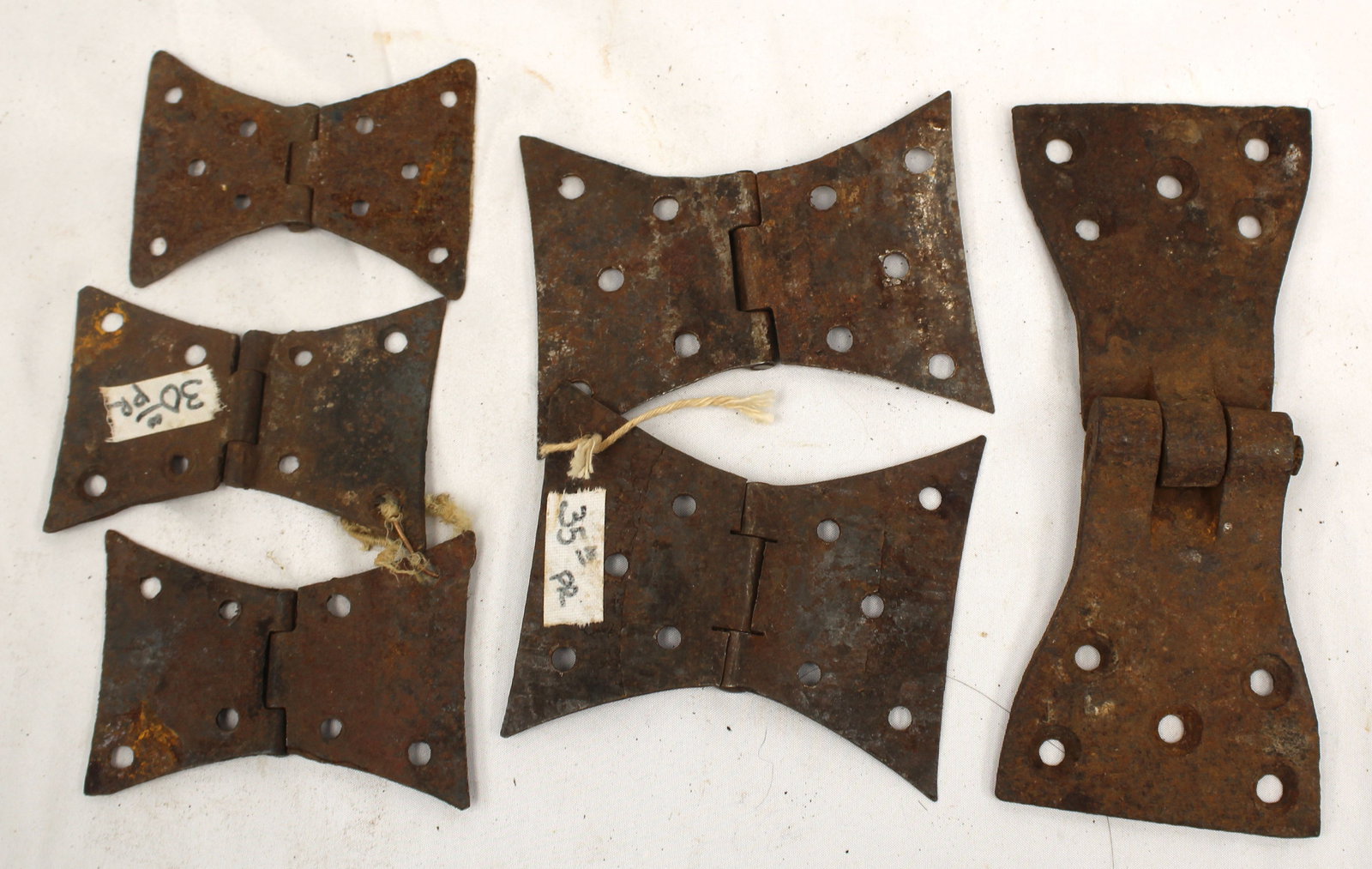 Lot of antique iron butterfly hinges - 3", 3 3/4" & 7" wide: Lot of antique iron butterfly hinges - 3", 3 3/4" & 7" wide