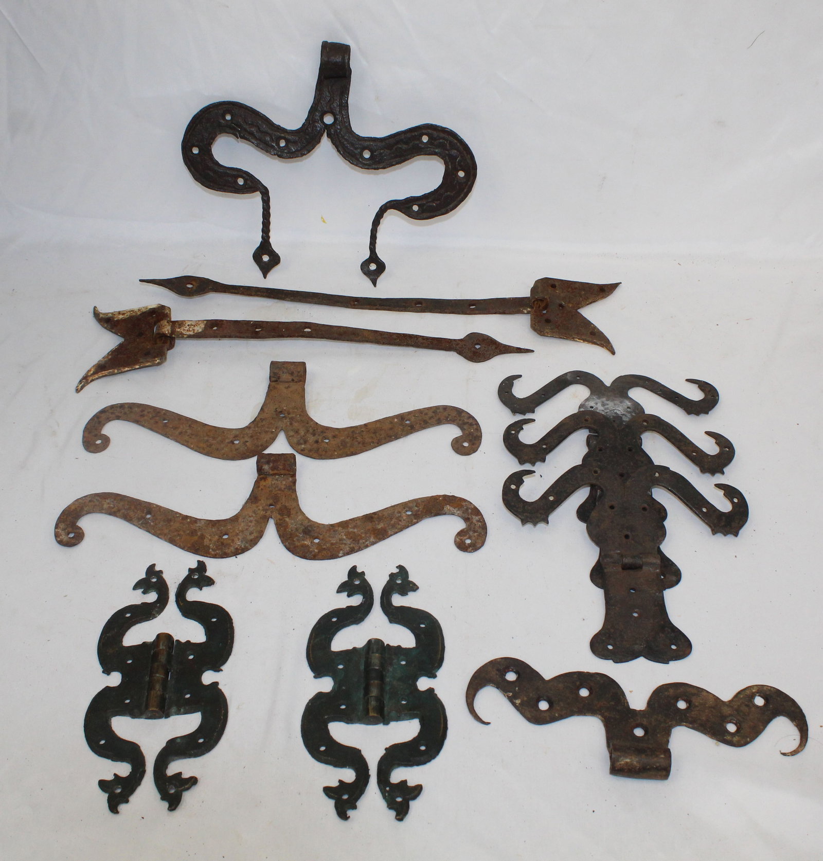 Lot of antique iron hinges in various shapes & sizes - 7 1/2" - 17" wide: Lot of antique iron hinges in various shapes & sizes - 7 1/2" - 17" wide