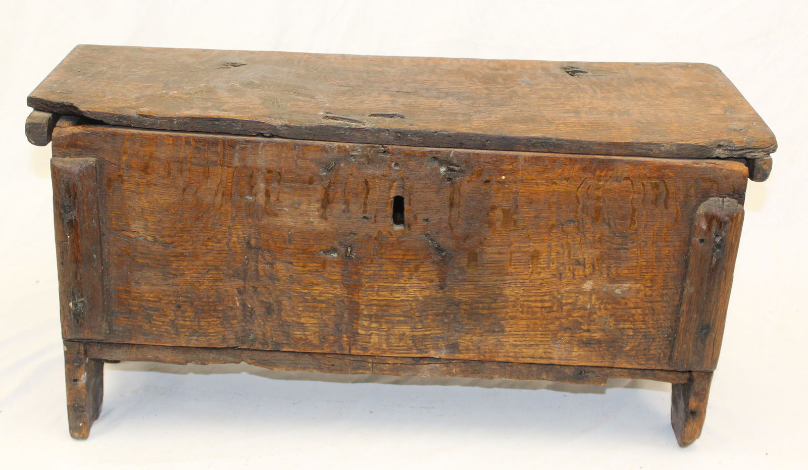 18thC oak lift top child size blanket chest - 13" tall x 26" wide x 10 1/2" deep: 18thC oak lift top child size blanket chest - 13" tall x 26" wide x 10 1/2" deep