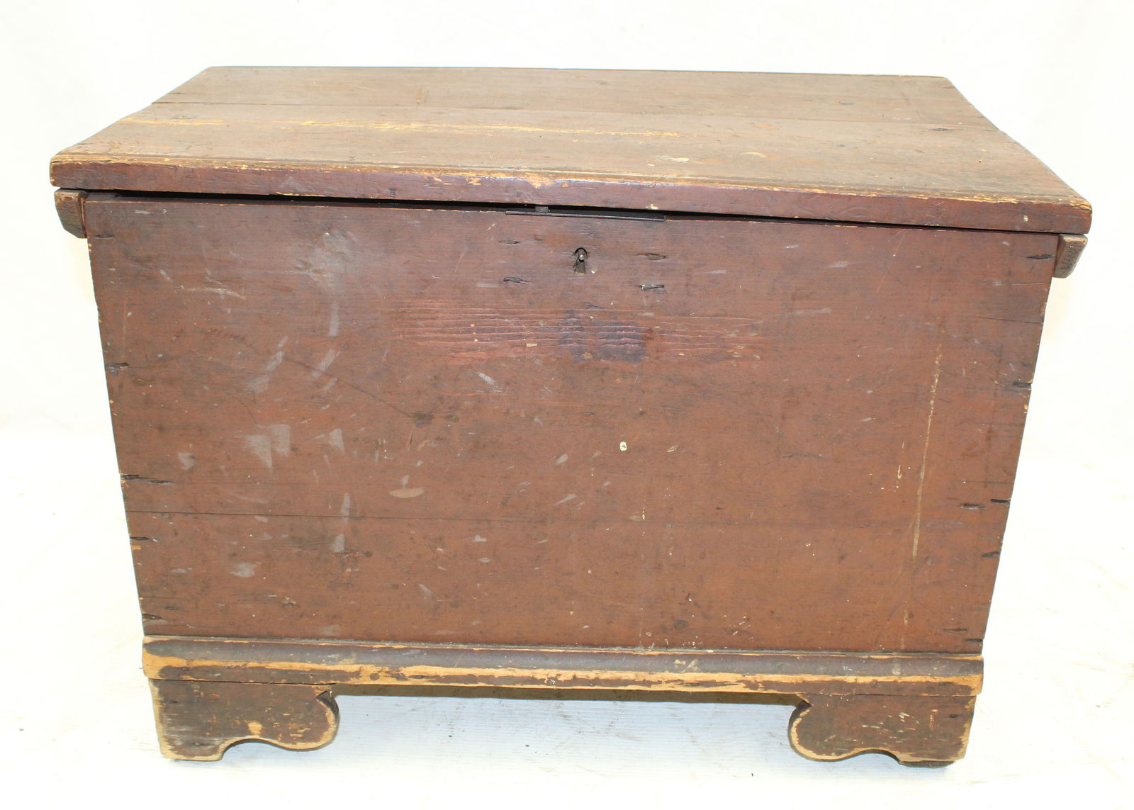 18thC child size blanket chest w wooden pintil hinges in orig red paint - 18 1/2" tall x 25 1/2" (1 of 9)