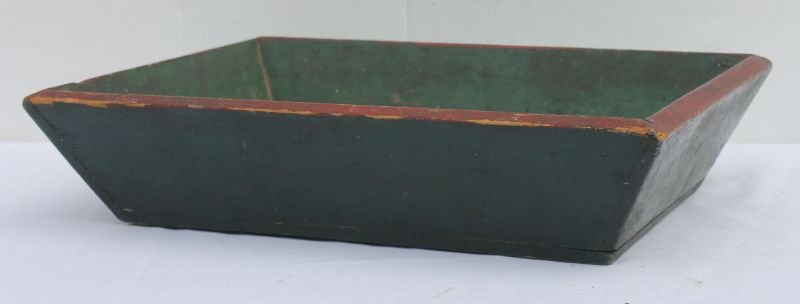 superb ca 1820 New England pine small size canted apple: superb ca 1820 New England pine small size canted apple tray in vibrant orig Windsor green paint & red rim - untouched virtually pristine cond - 14"x10"