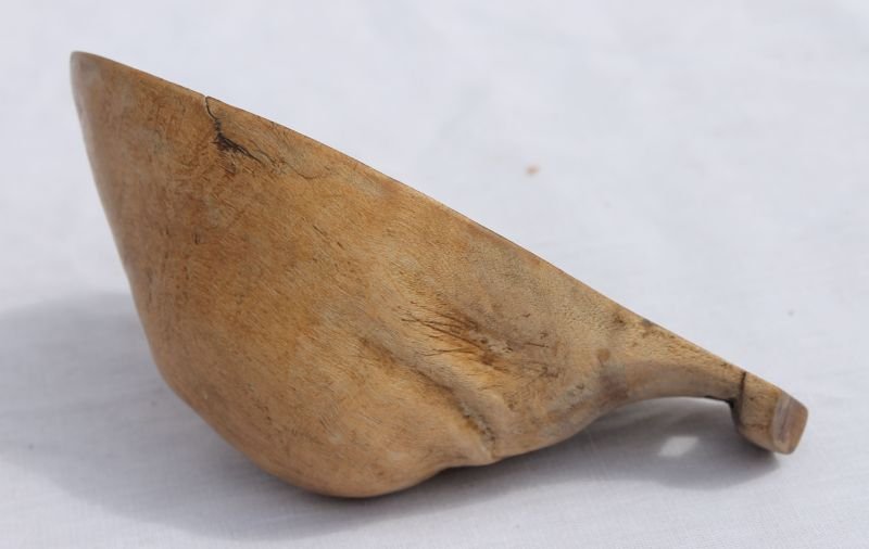 ca 1840 State of Maine rare burled maple Mic Mac or: ca 1840 State of Maine rare burled maple Mic Mac or Penobscot tribe Native American canoe cup featuring very fine thin wall construction, pierced handles & untouched mellow patina - excellent conditio