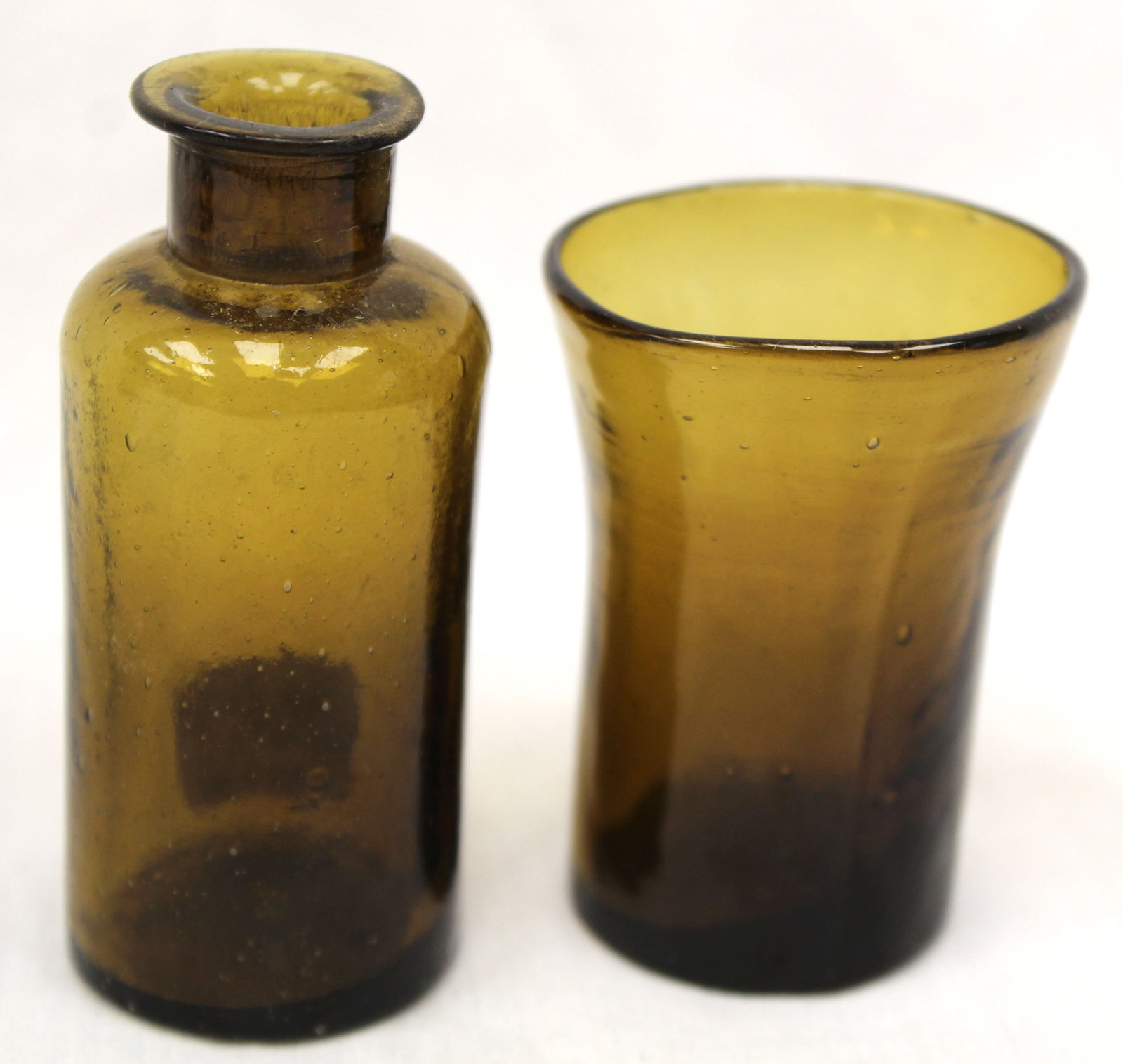 Lot of 2 small early olive green glass jars - 2 1/2" & 3 1/4" tall (1 of 5)