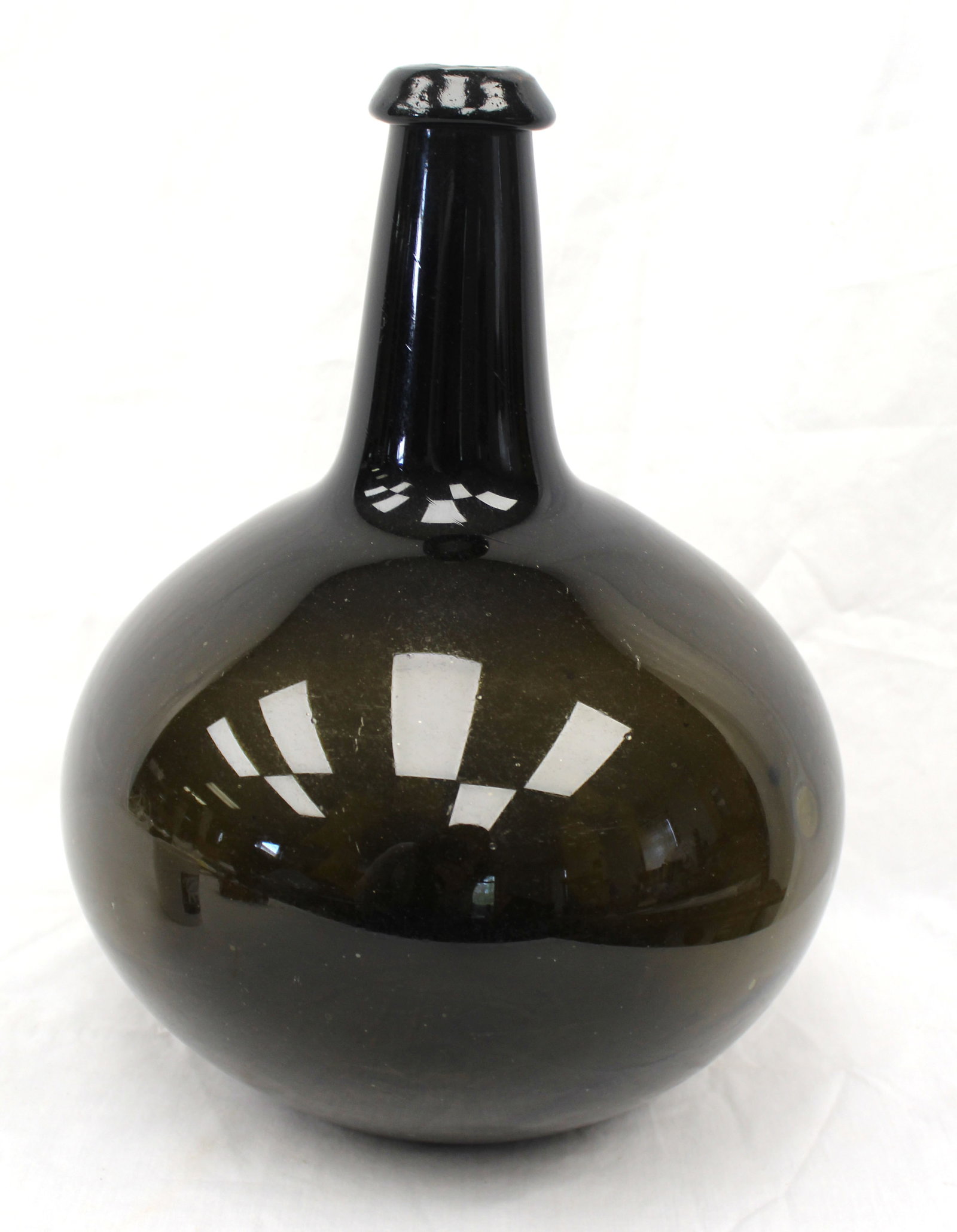 Early dark green/black glass demijohn - 13 12" tall: Early dark green/black glass demijohn - 13 12" tall