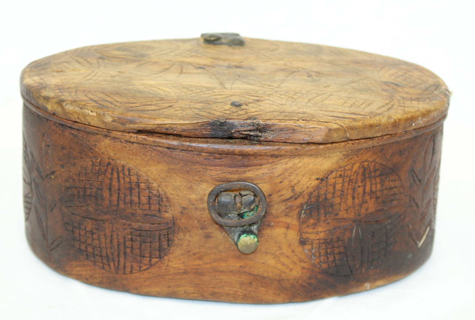 Antique oval carved wooden box - 3 3/4" tall x 8"x5" (1 of 7)