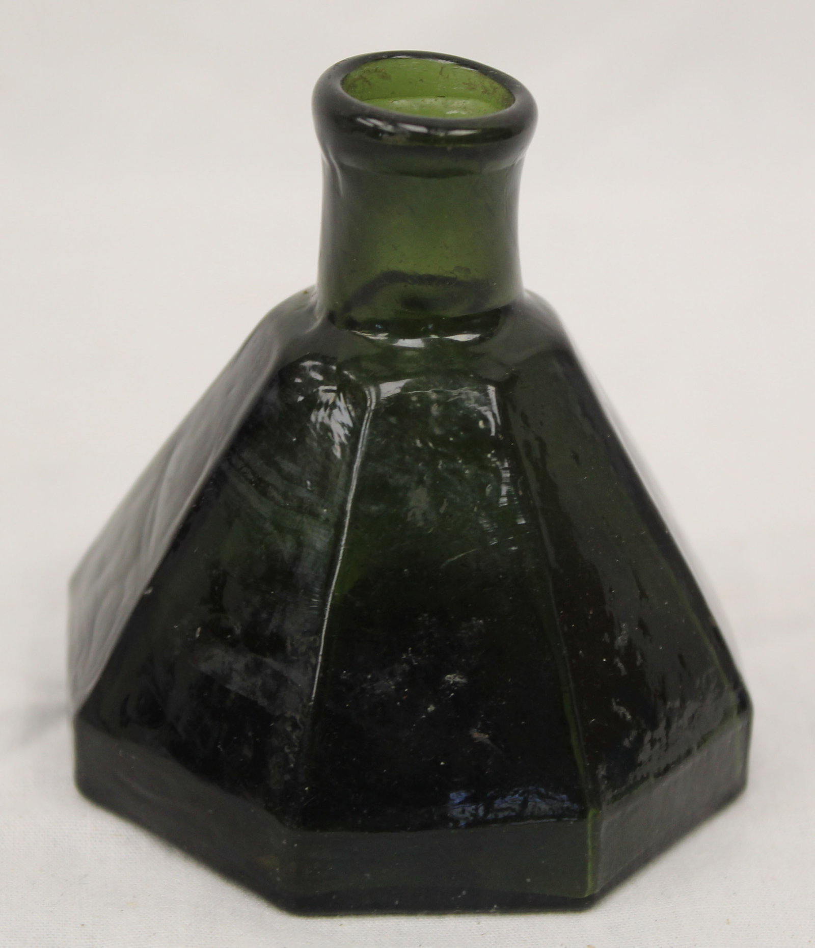 Early deep green glass umbrella ink - 2 3/4" tall: Early deep green glass umbrella ink - 2 3/4" tall