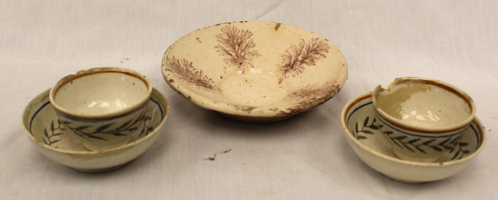 Antique earthenware lot incl mochaware saucer plus 2 small cups & saucers - 1 1/4"-4 1/4" (1 of 10)