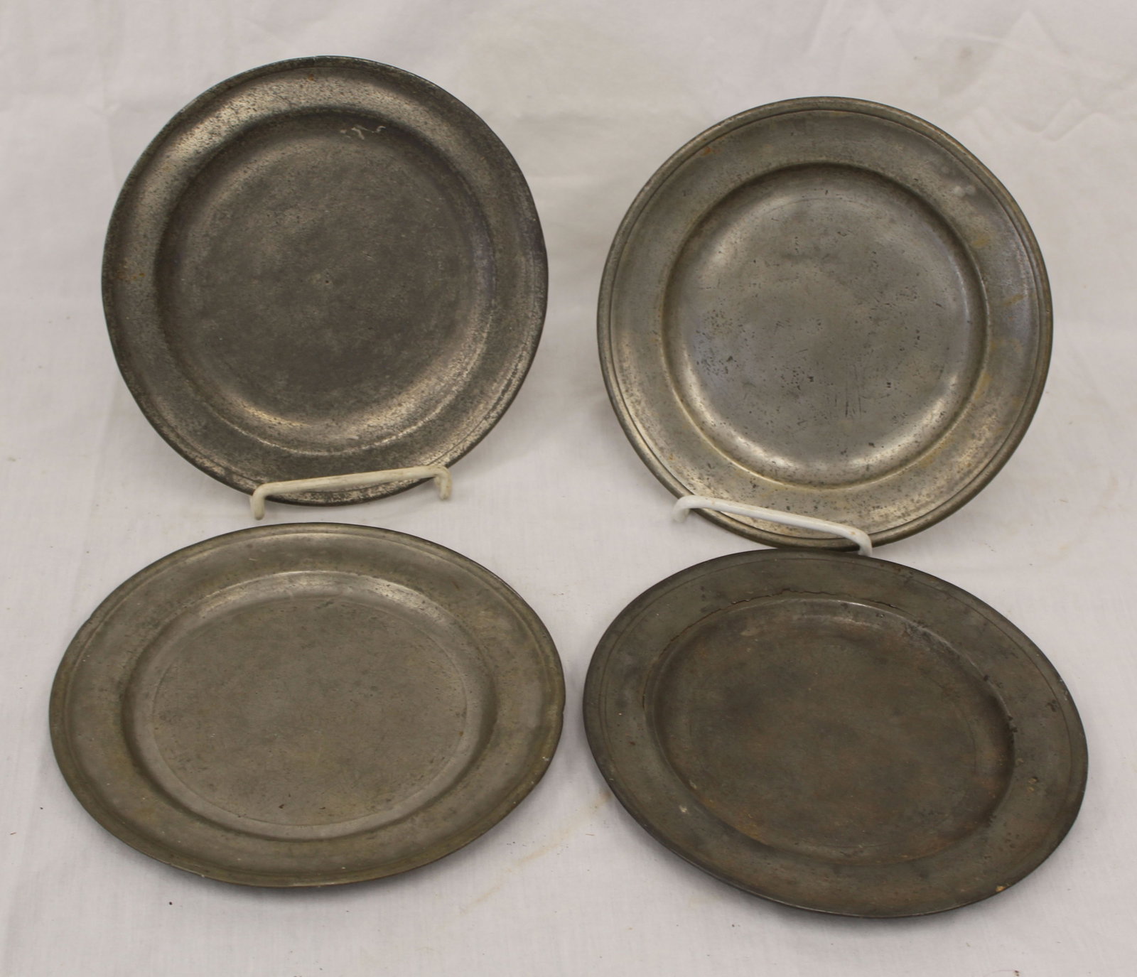 Lot of 4 antique pewter plates - 8" diam (1 of 13)
