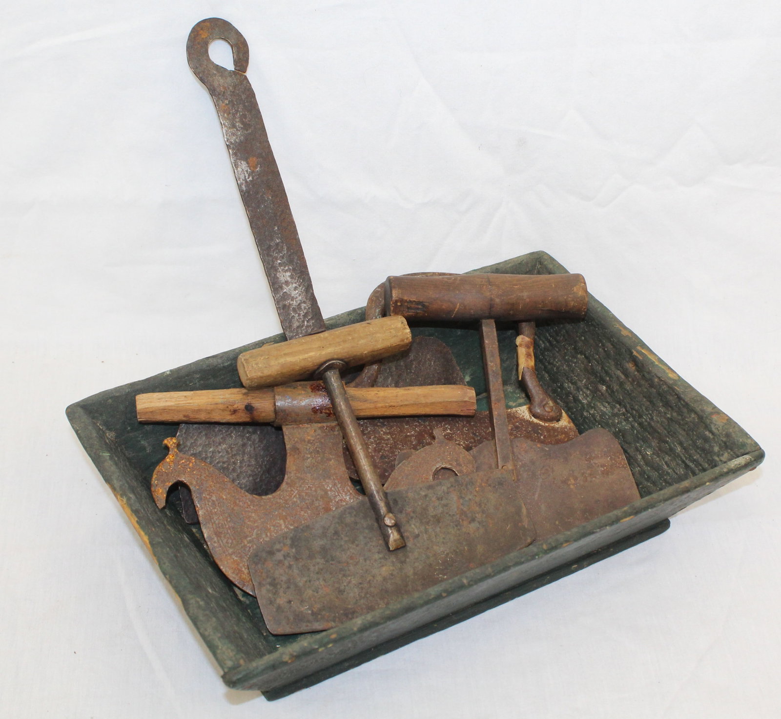 Lot of 5 antique choppers in wooden painted green box - box measures 3" tall x 12"x8 1/2" (1 of 8)