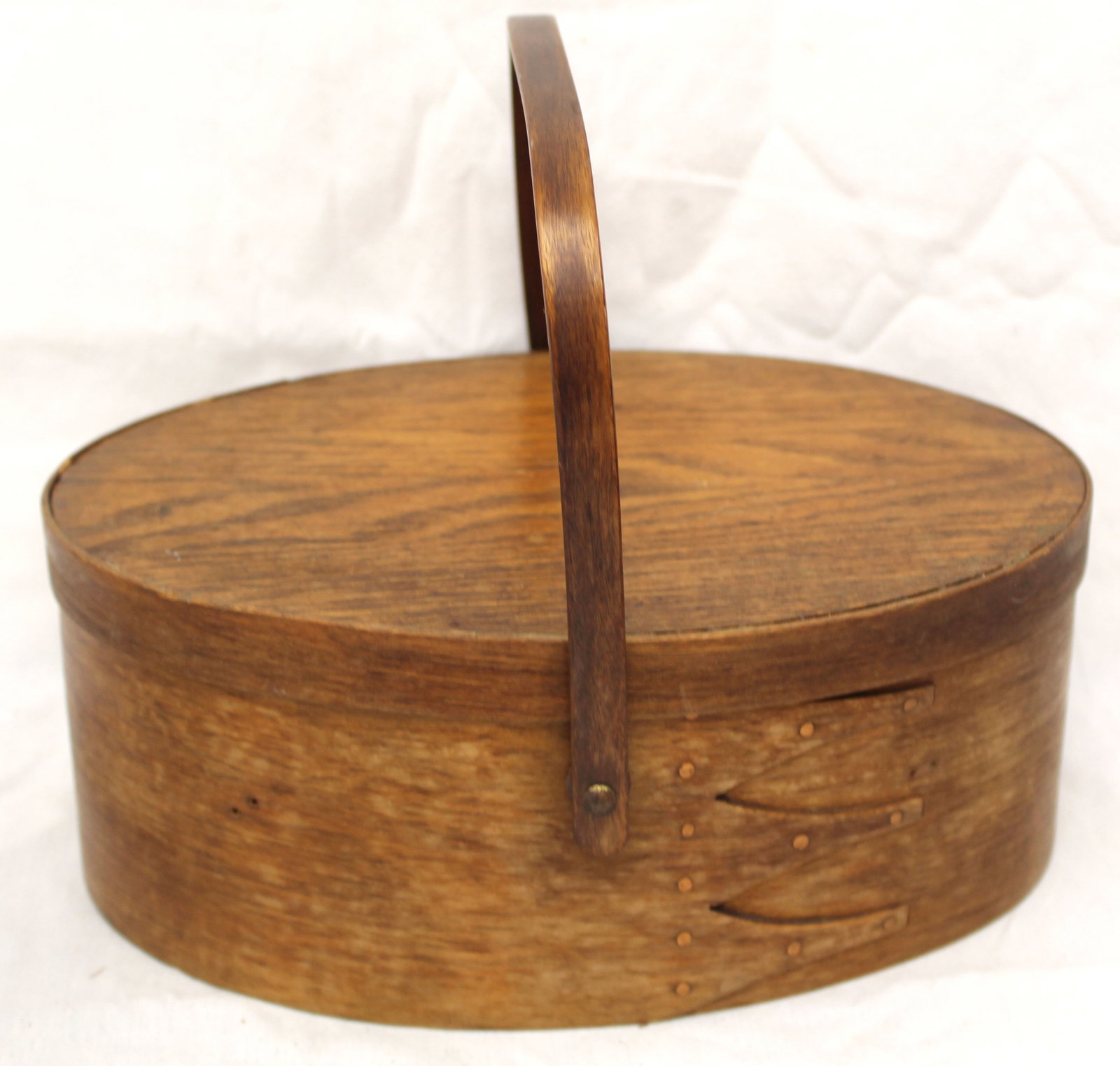 Antique Shaker finger lapped oval sewing box w swing handle - 4 1/4" tall x 10 1/2"x7" (1 of 7)