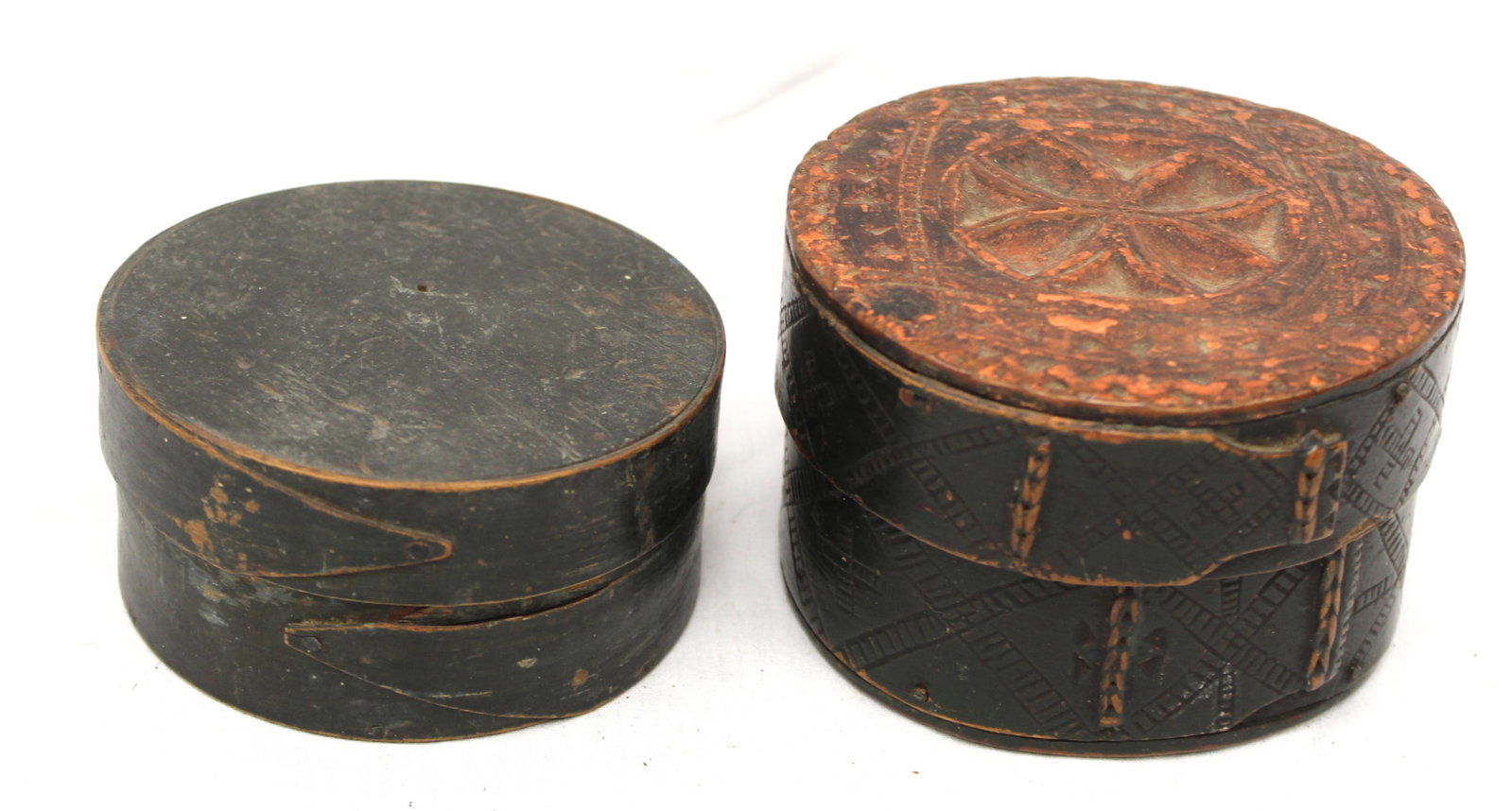 Lot of 2 antique miniature spice pantry boxes - 1 1/2"x 3 1/2" diam & 2 1/2"x4" diam (1 of 10)