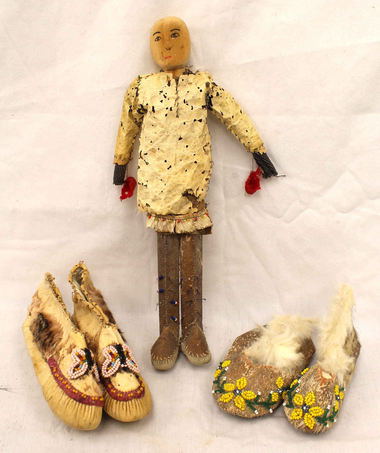 Lot of 3 Native American beaded items incl 2 pairs of moccasins & a doll - 5" & 7" moccasins - 12" (1 of 8)