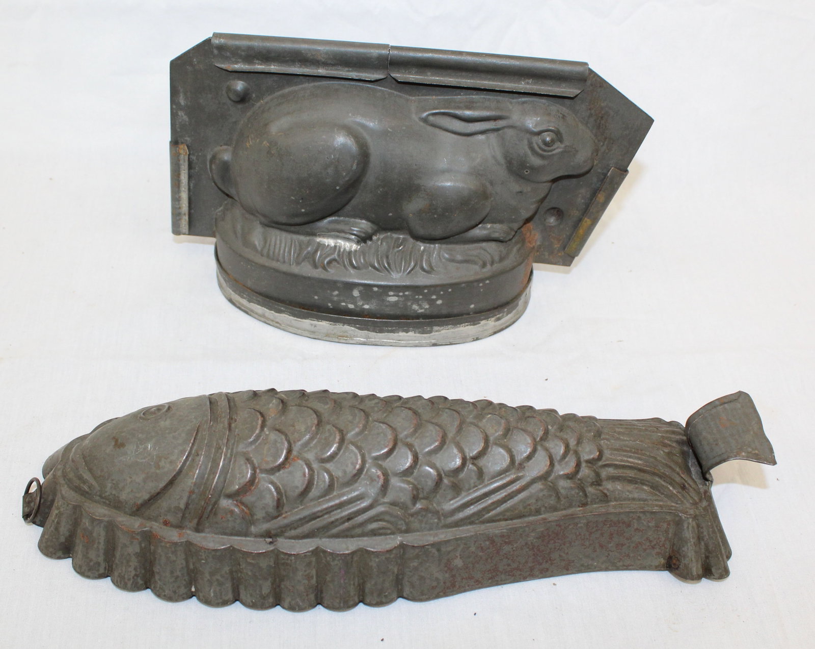 Lot of 2 antique tin food molds - fish & rabbit - 12 1/2" & 9 1/2" long (1 of 7)