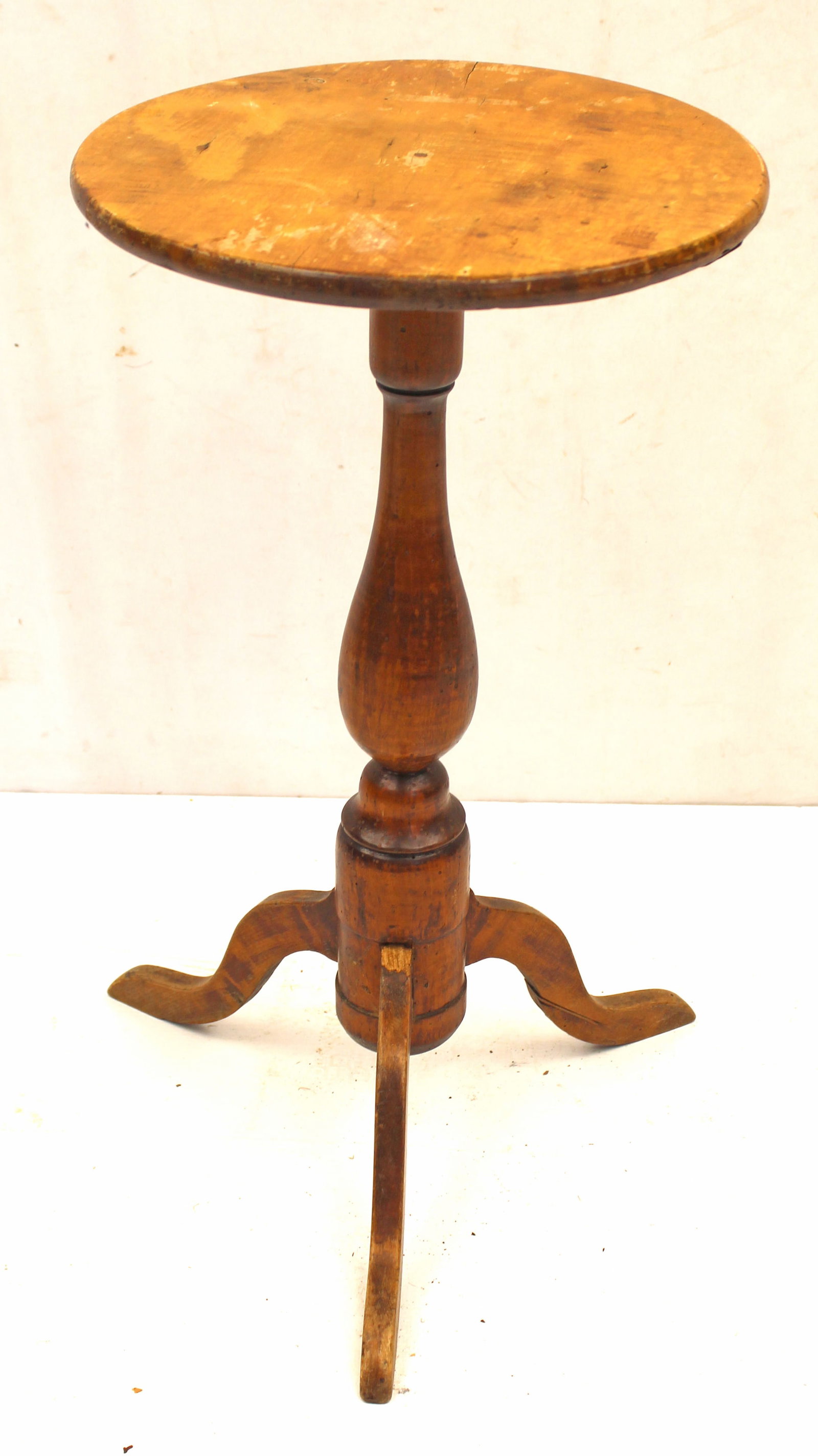 Antique candlestand w round top & turned shaft on snake feet - 24" tall x 14" dia: Antique candlestand w round top & turned shaft on snake feet - 24" tall x 14" dia