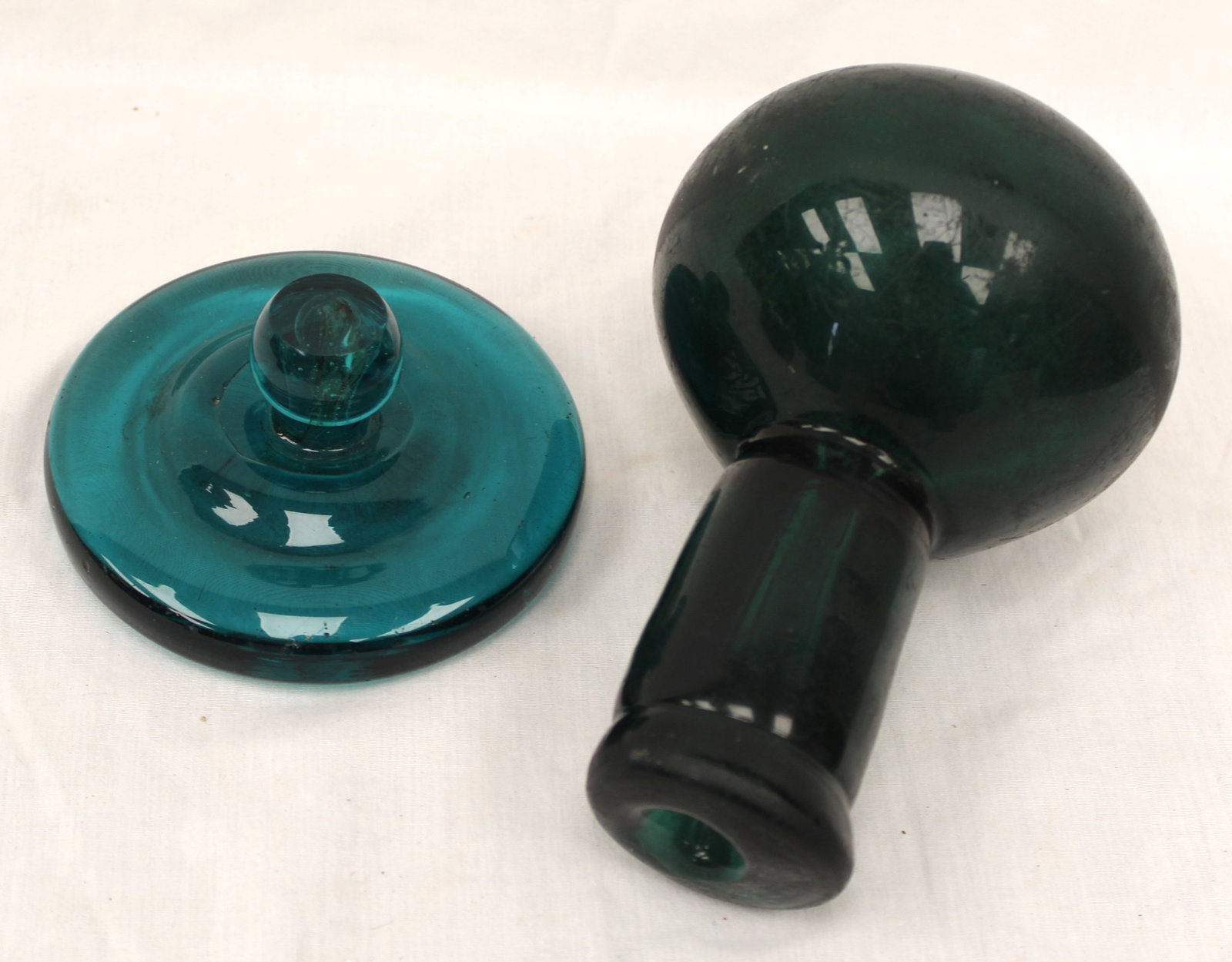 Lot of 2 early blue/green glass linen smoothers - 2 1/2"x5" diam & 7 1/2" long: Lot of 2 early blue/green glass linen smoothers - 2 1/2"x5" diam & 7 1/2" long
