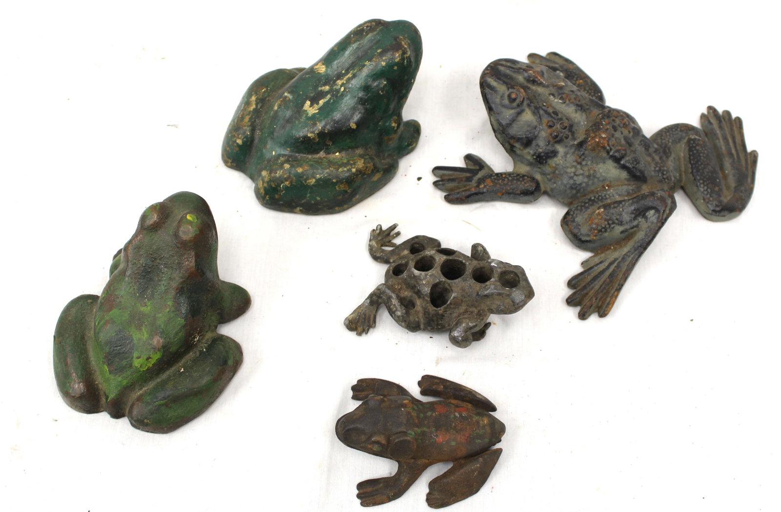 Lot of 5 cast iron small frogs - some painted green - 4" - 6 1/2" (1 of 8)