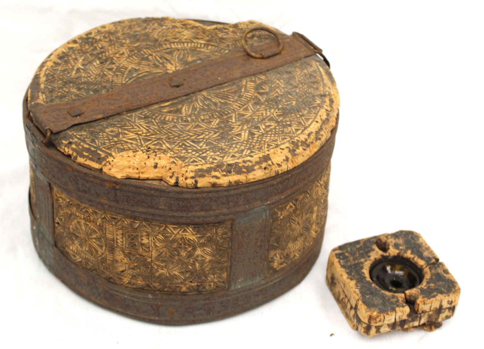 Lot of 2 antique cork items incl carved round covered box & ink - 5 1/2" tall x 9" diam & 1 1/2": Lot of 2 antique cork items incl carved round covered box & ink - 5 1/2" tall x 9" diam & 1 1/2" tall x 3" square