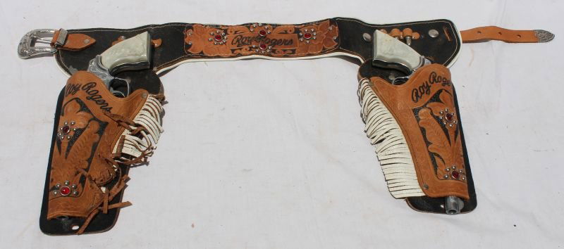 Vintage Roy Rogers cap gun & holster set by "Kilgore": Vintage Roy Rogers cap gun & holster set by "Kilgore" in excellent cond w bullets