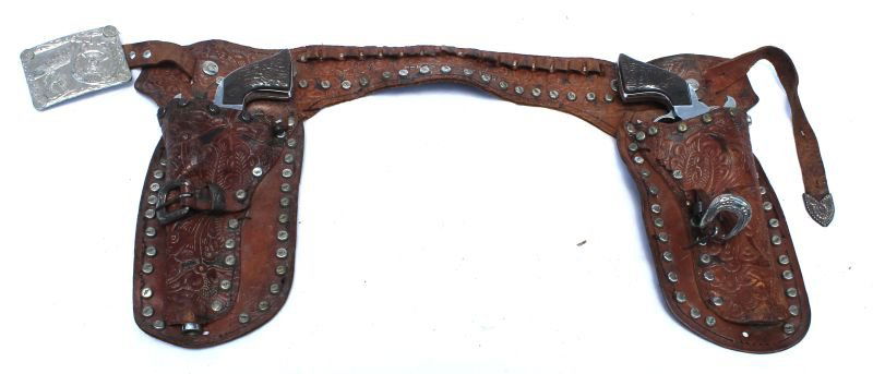 Vintage Roy Rogers cap gun & holster set sgnd Featuring: Vintage Roy Rogers cap gun & holster set sgnd Featuring great belt buckle