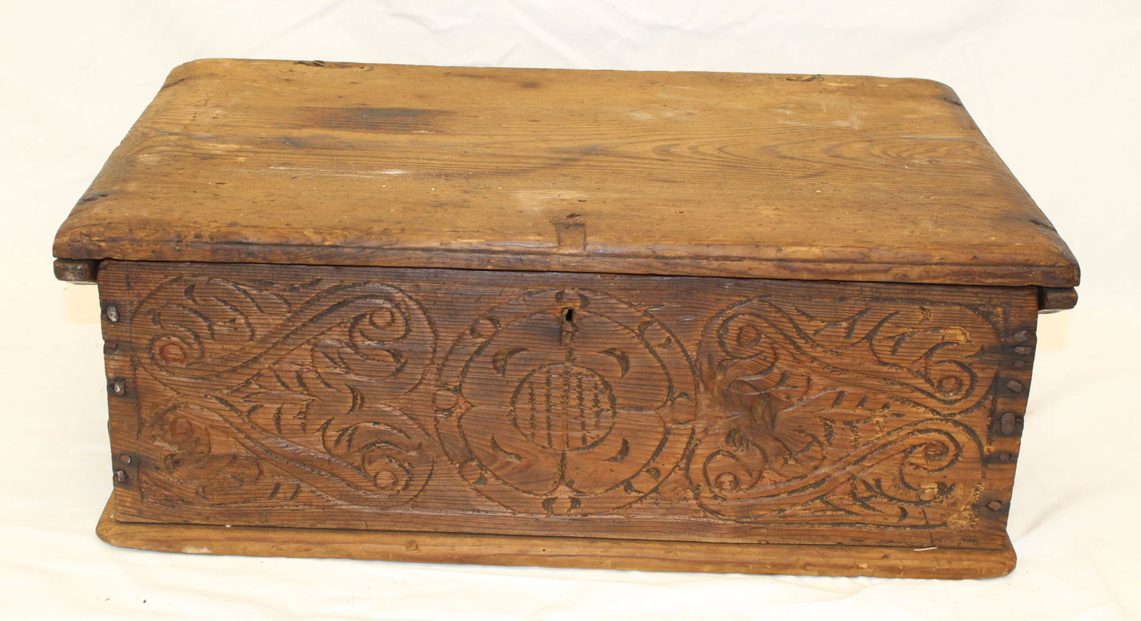 18thC heavily carved bible box - 8 1/2" tall x 22 1/2"x13 1/2" (1 of 14)