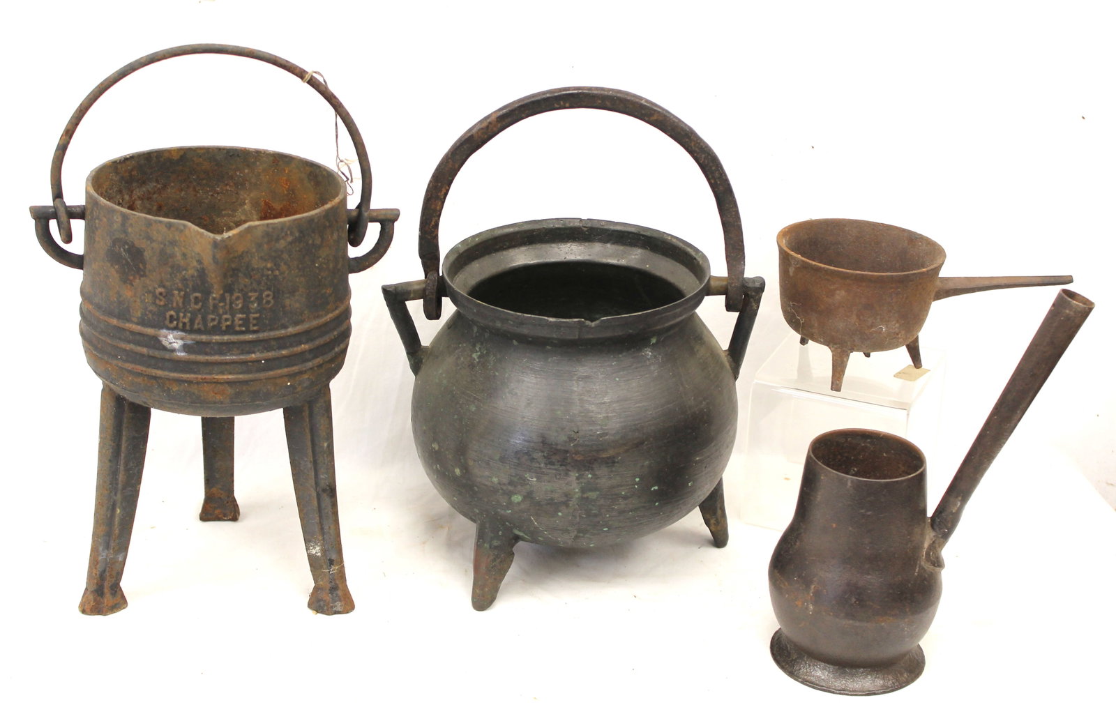 Lot of 4 antique cast iron cooking items - smallest is 4 1/2" tall x 5 1/4" & largest is 13" tall x: Lot of 4 antique cast iron cooking items - smallest is 4 1/2" tall x 5 1/4" & largest is 13" tall x 8 1/2" diam