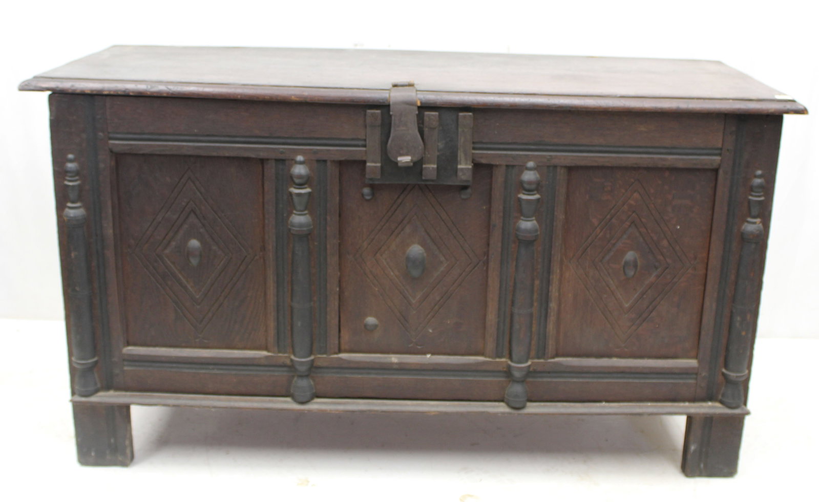 18thC oak paneled blanket chest w heavy iron lock - 27 1/2" tall x 51"x19 1/2": 18thC oak paneled blanket chest w heavy iron lock - 27 1/2" tall x 51"x19 1/2"