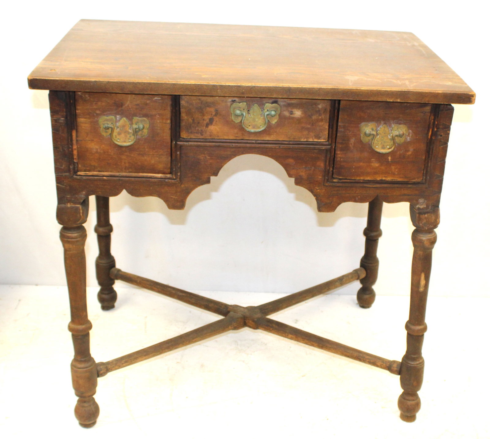 late 18th/early 19thC William & Mary/Chippendale transitional 3 dr lowboy w cross stretcher base - (1 of 7)