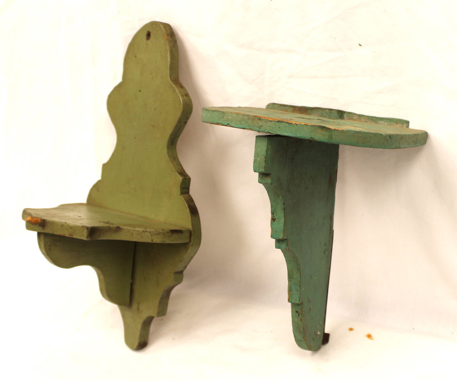 Lot of 2 wooden wall shelves in green paint - 10" tall x 7"x7" (1 of 8)