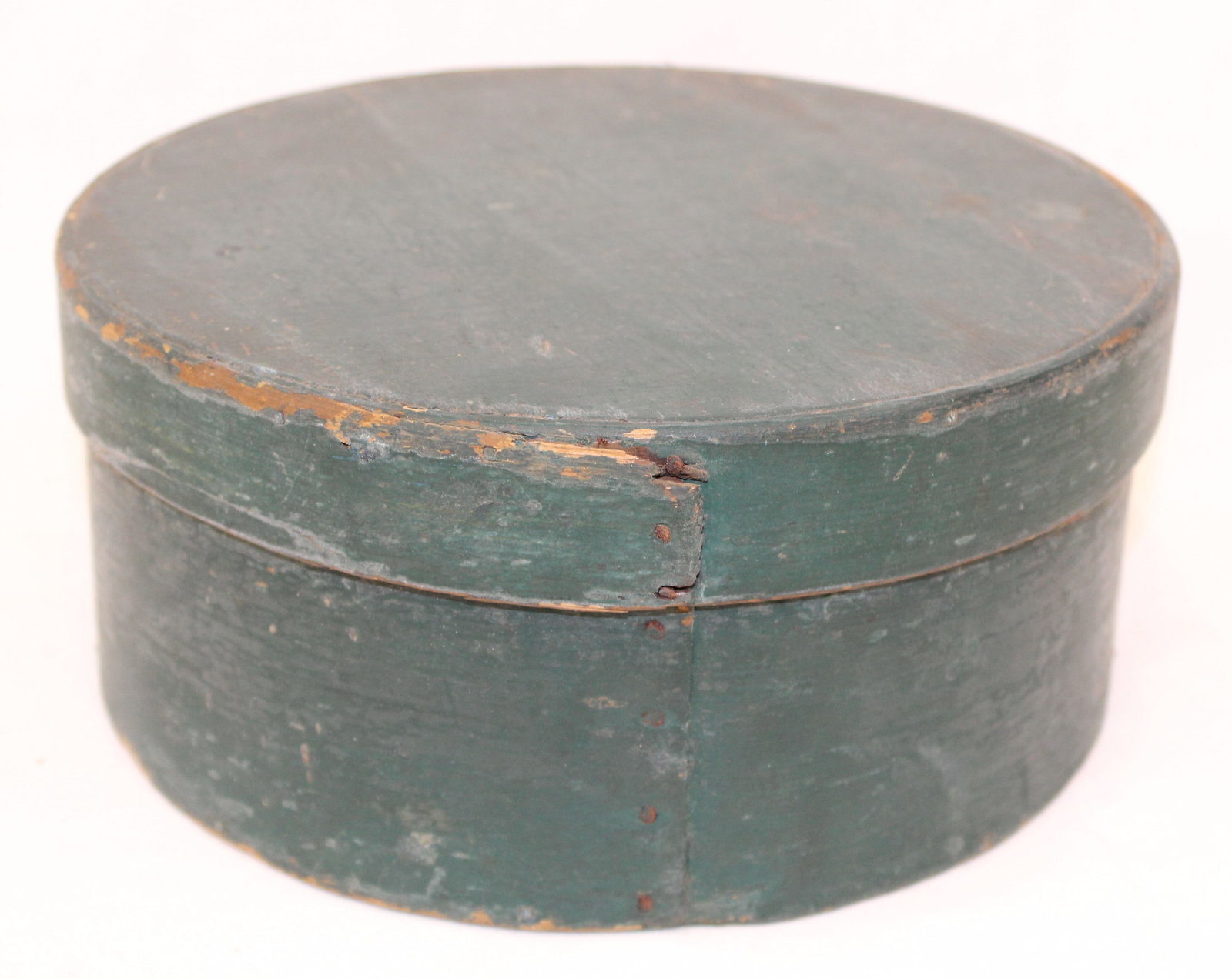 Antique round pantry box in green paint - 4" tall x 10": Antique round pantry box in green paint - 4" tall x 10"