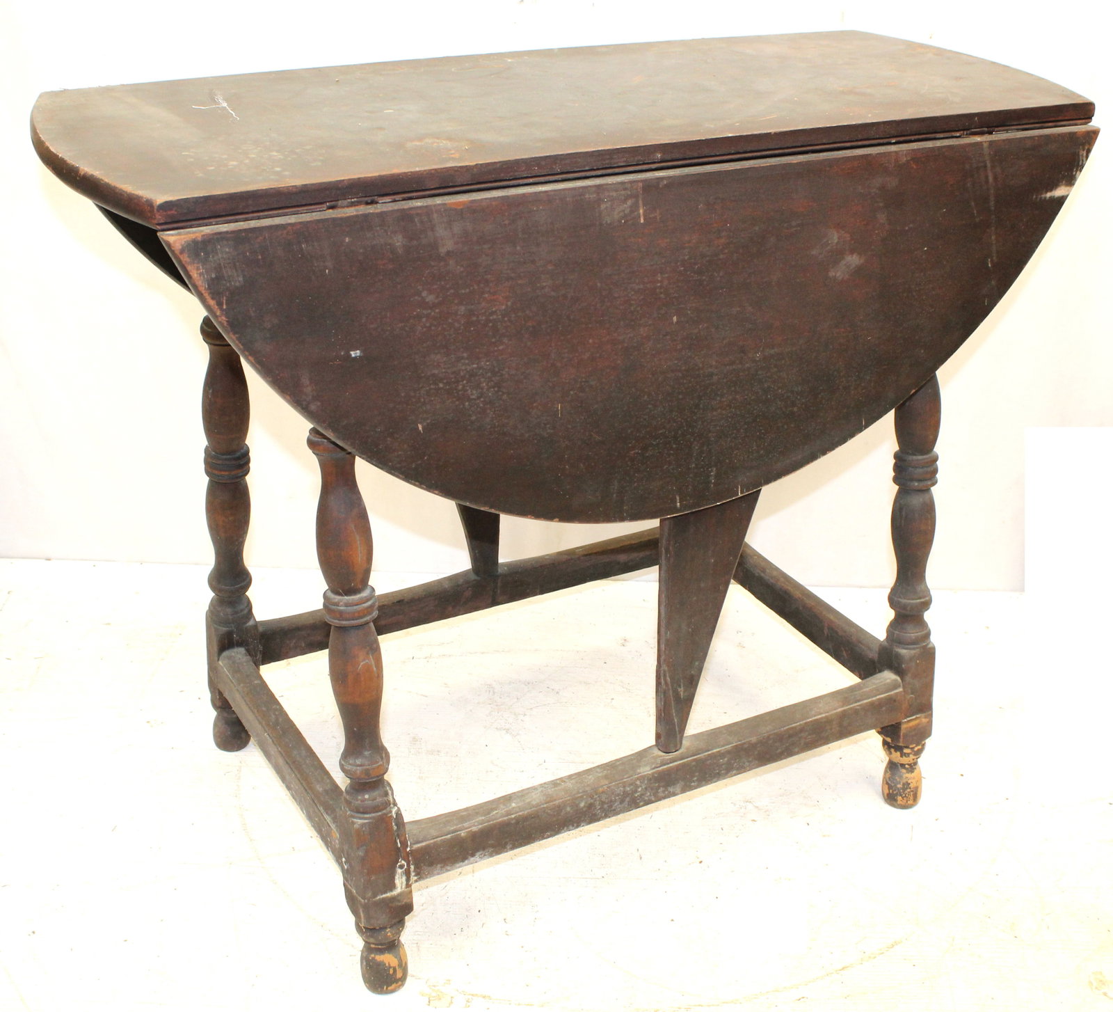 Antique dropleaf butterfly table w round top - 27 1/2" tall x 35 1/2" wide (1 of 7)