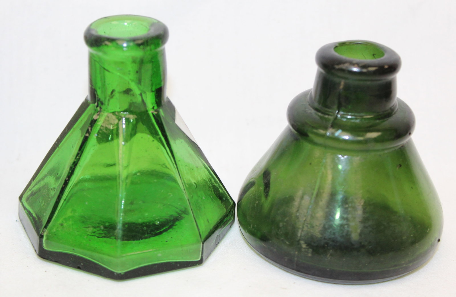 Lot of 2 early green glass inks - 2 1/2" - 2 3/4" tall (1 of 6)