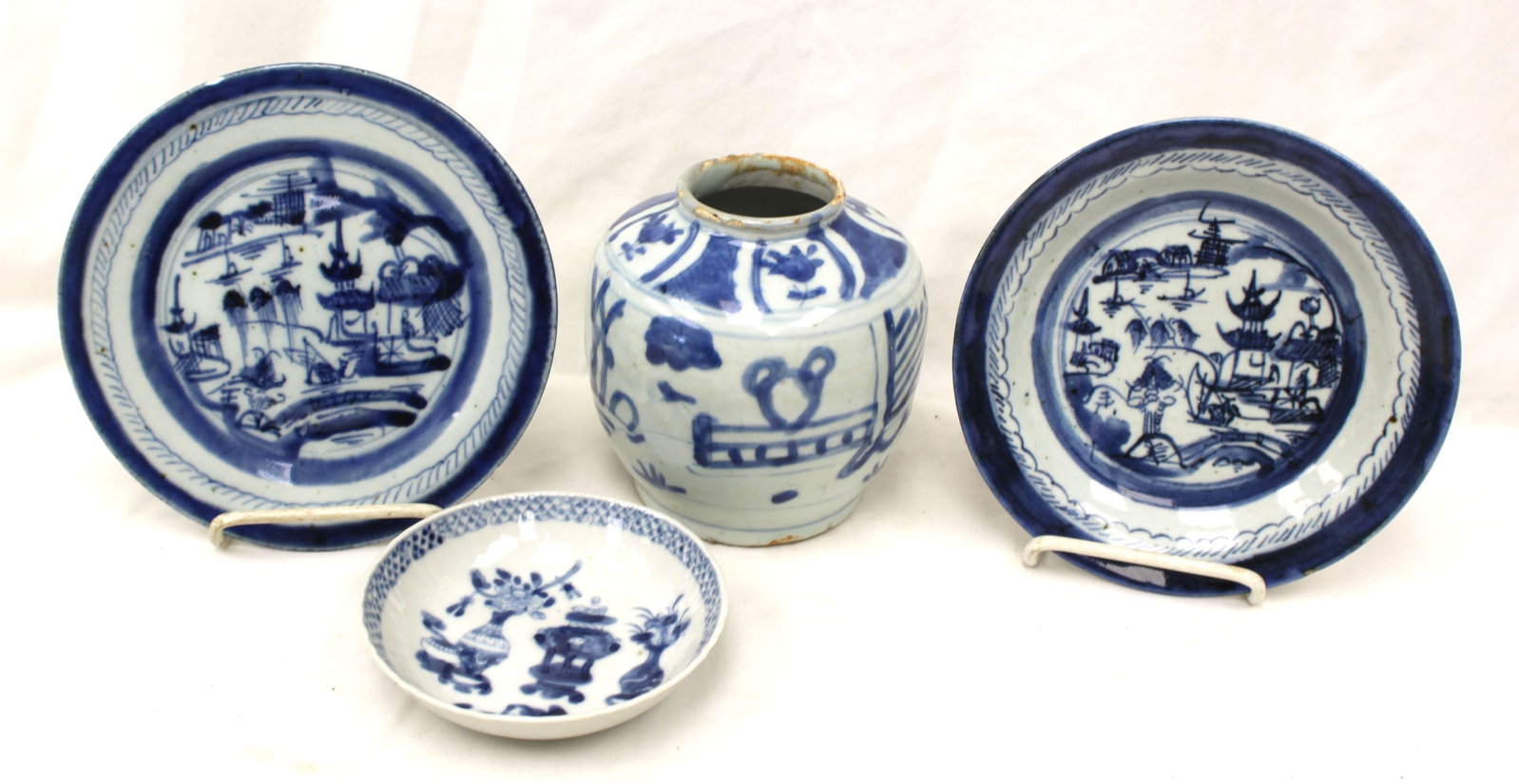 Lot of 4 antique blue & white Asian porcelain items - 5" diam - 8" diam & 6" tall jar (1 of 9)