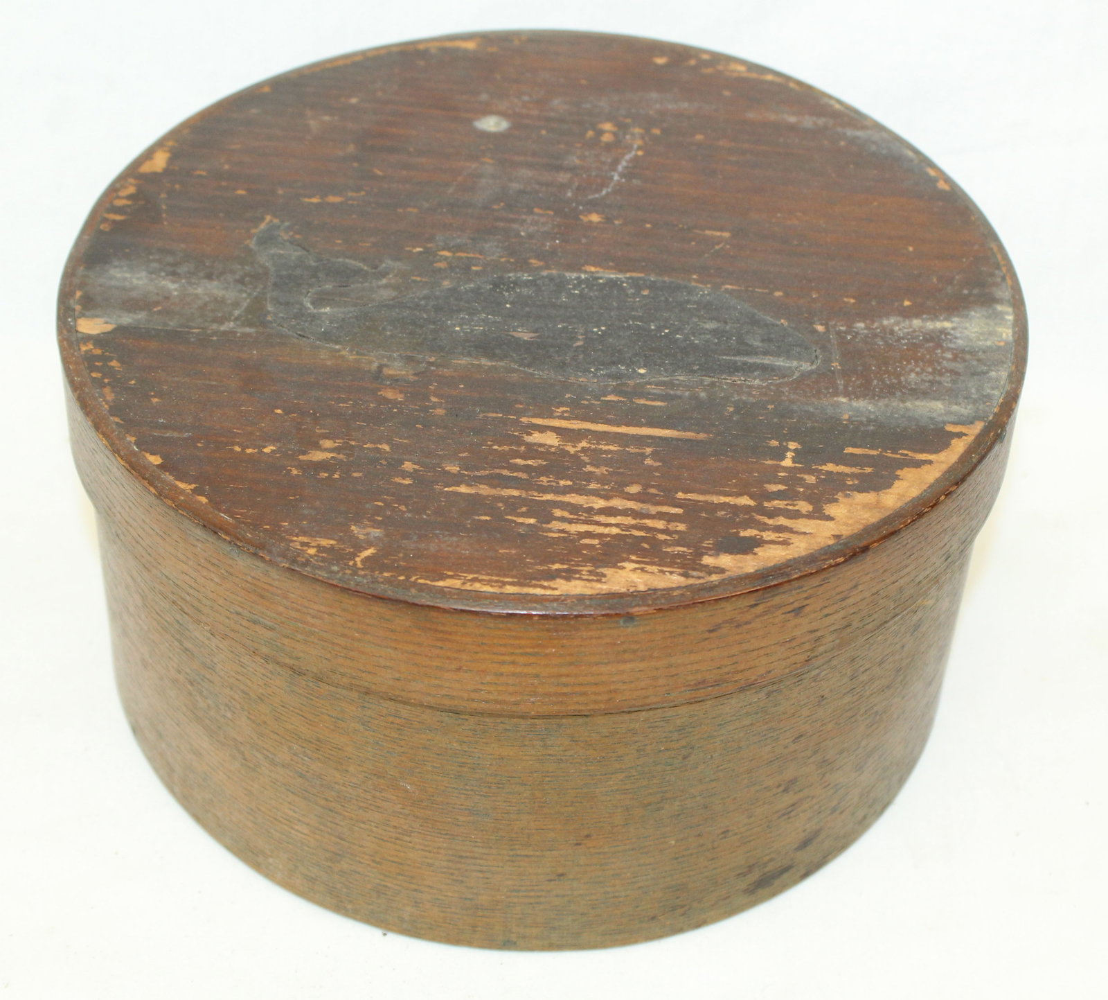Antique round pantry box in green paint w carved/painted whale dec on top - 4 1/2" x 9" diam (1 of 5)