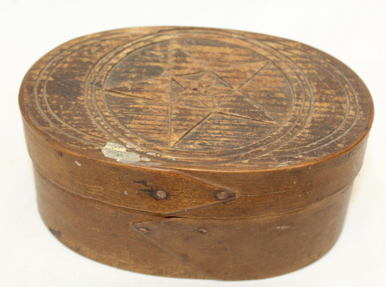Antique oval finger lapped pantry box w carved star decoration on lid - 2 1/2" tall x 5 1/2"x3 1/2": Antique oval finger lapped pantry box w carved star decoration on lid - 2 1/2" tall x 5 1/2"x3 1/2"