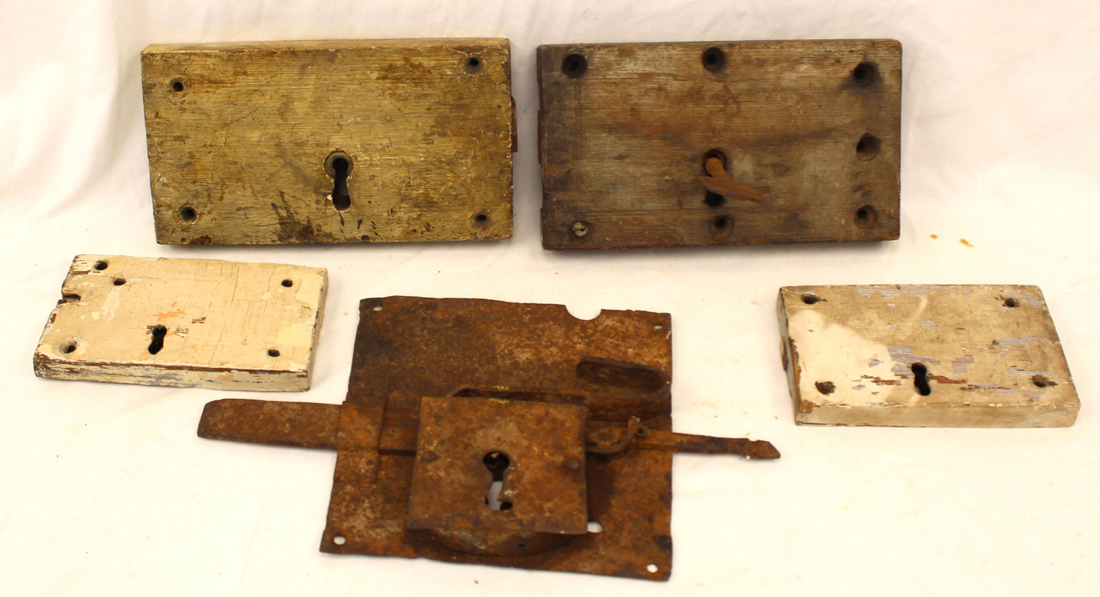 Lot of 5 wooden lock plates - 4"x7" - 5 1/2"x10" (1 of 7)