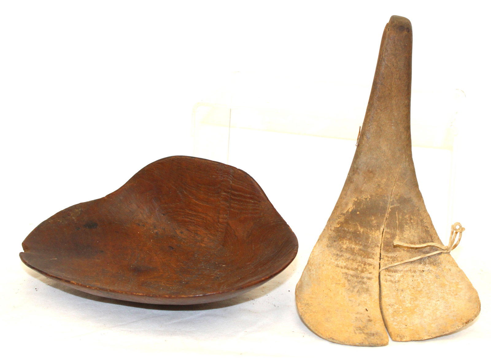 Lot of 2 antique wooden scoops - 6"x7 1/2" & 8"x4 1/2" (1 of 9)