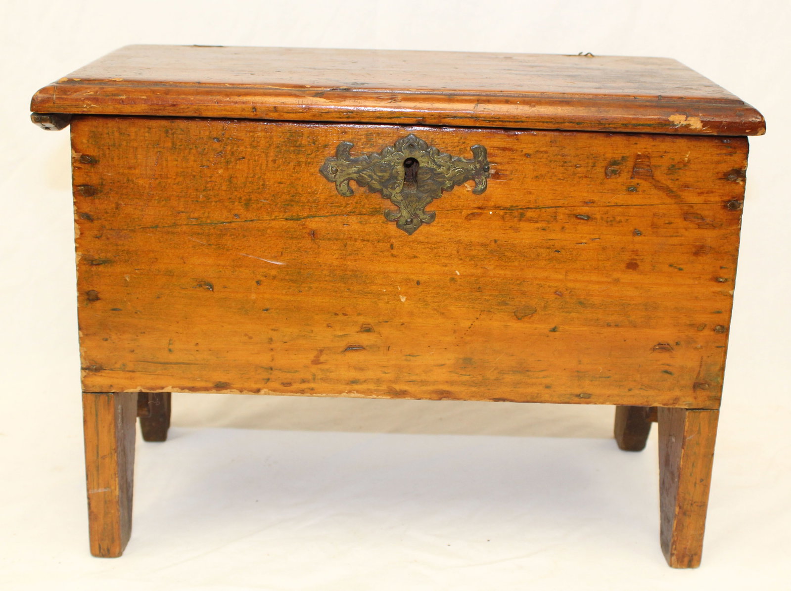 18thC miniature blanket chest w M cutout sides - 10 1/2" tall x 14 1/4"x7" (1 of 10)