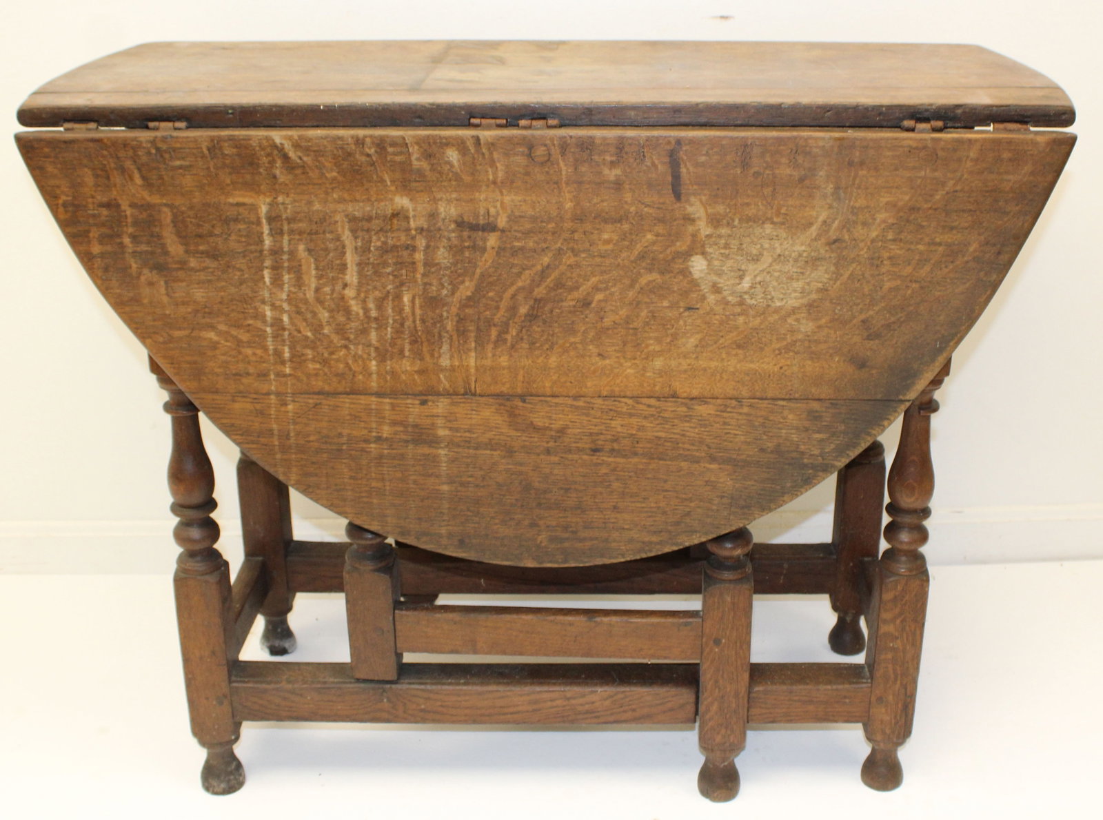18thC oval dropleaf gateleg table - 27 1/2" tall x 45"x36" with leaves up (1 of 10)