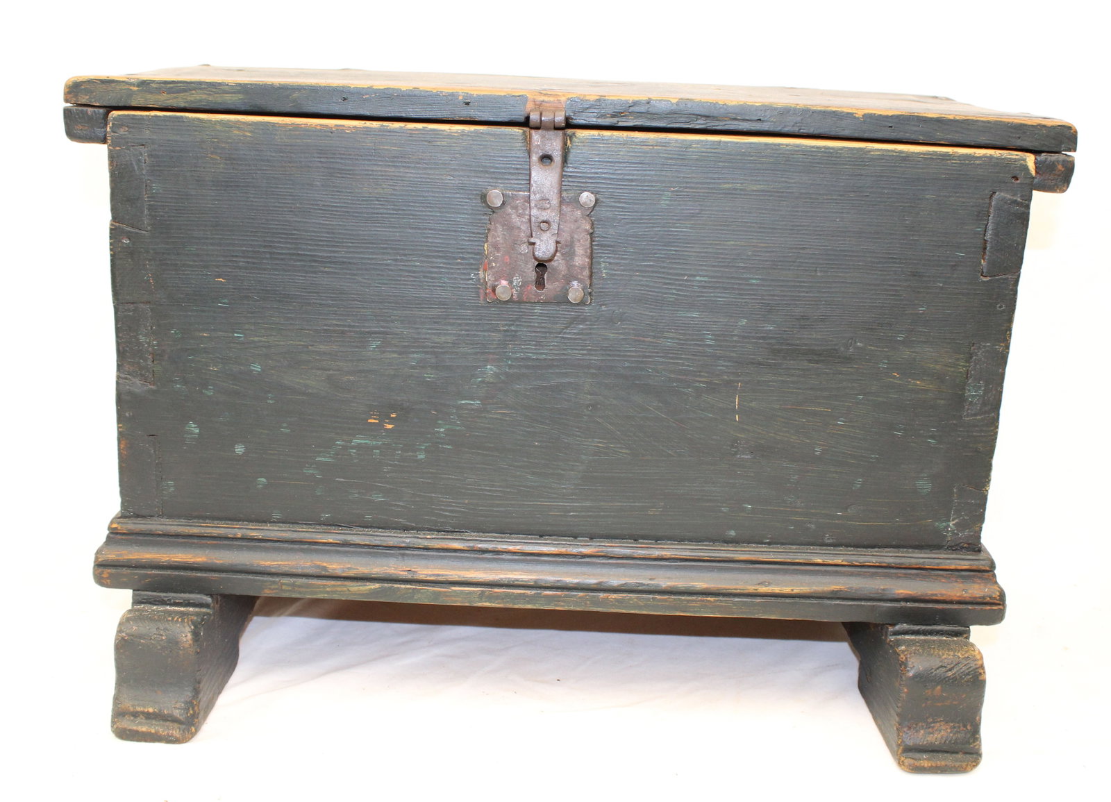 Diminutive antique blanket chest in dark green/black paint on shoe feet - 13" tall x 20"x12": Diminutive antique blanket chest in dark green/black paint on shoe feet - 13" tall x 20"x12"