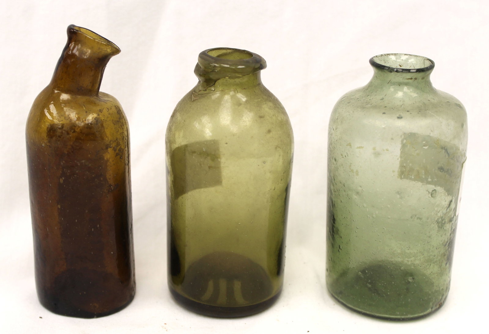 Lot of 3 early green & amber glass bottles - 4"- 5 3/4" tall: Lot of 3 early green & amber glass bottles - 4"- 5 3/4" tall